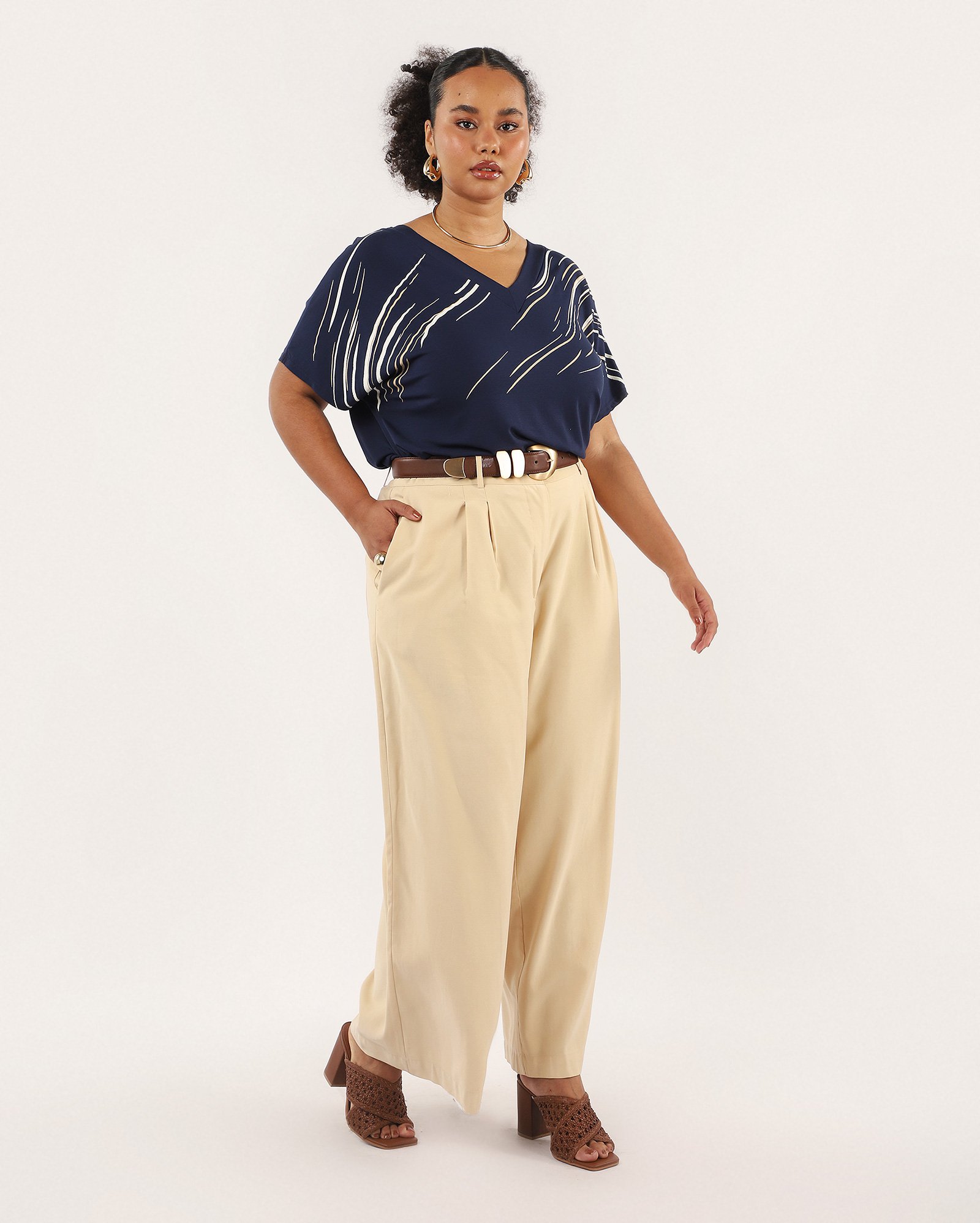 Blusa plus size feminina em viscose estampa abstrata - azul
