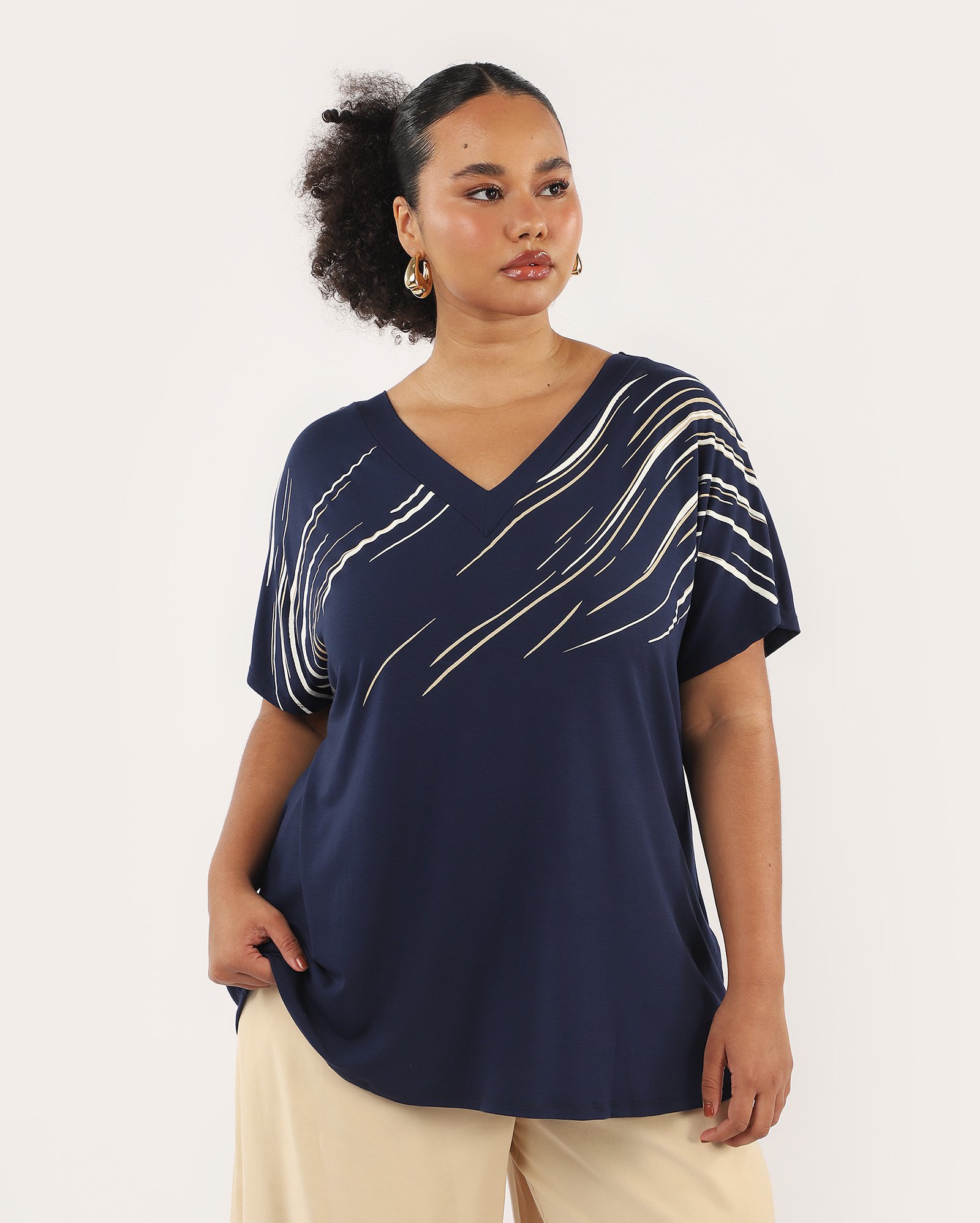 Blusa plus size feminina em viscose estampa abstrata - azul