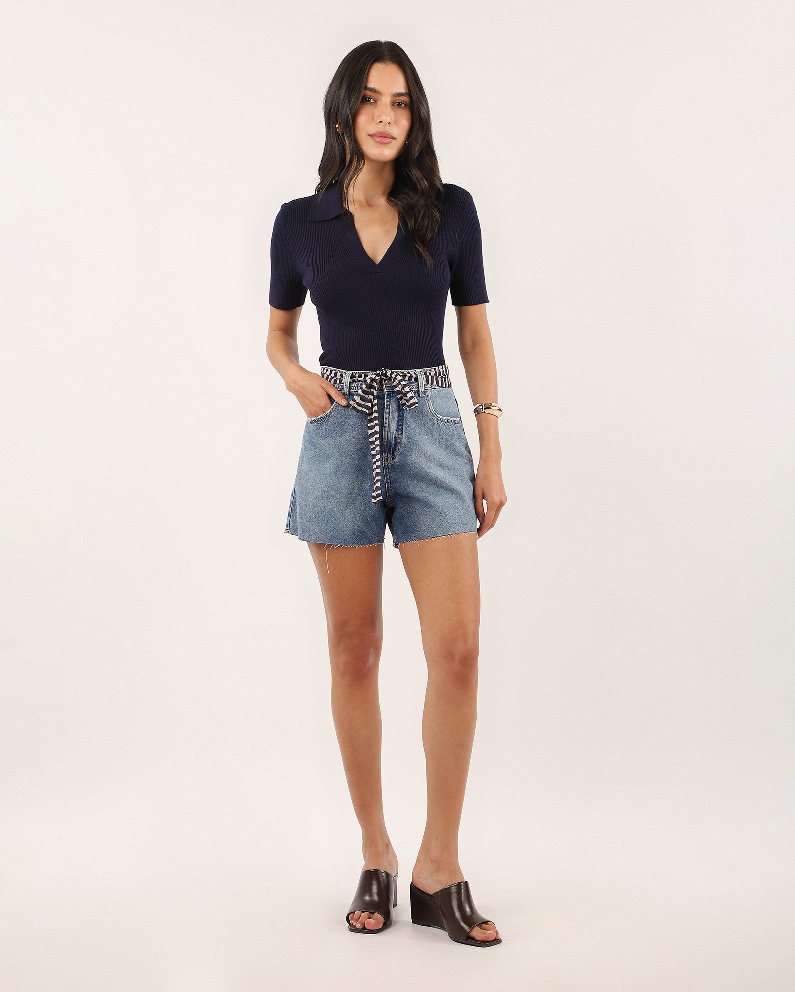 Short jeans feminino mom com faixa - denim médio | Pool Jeans