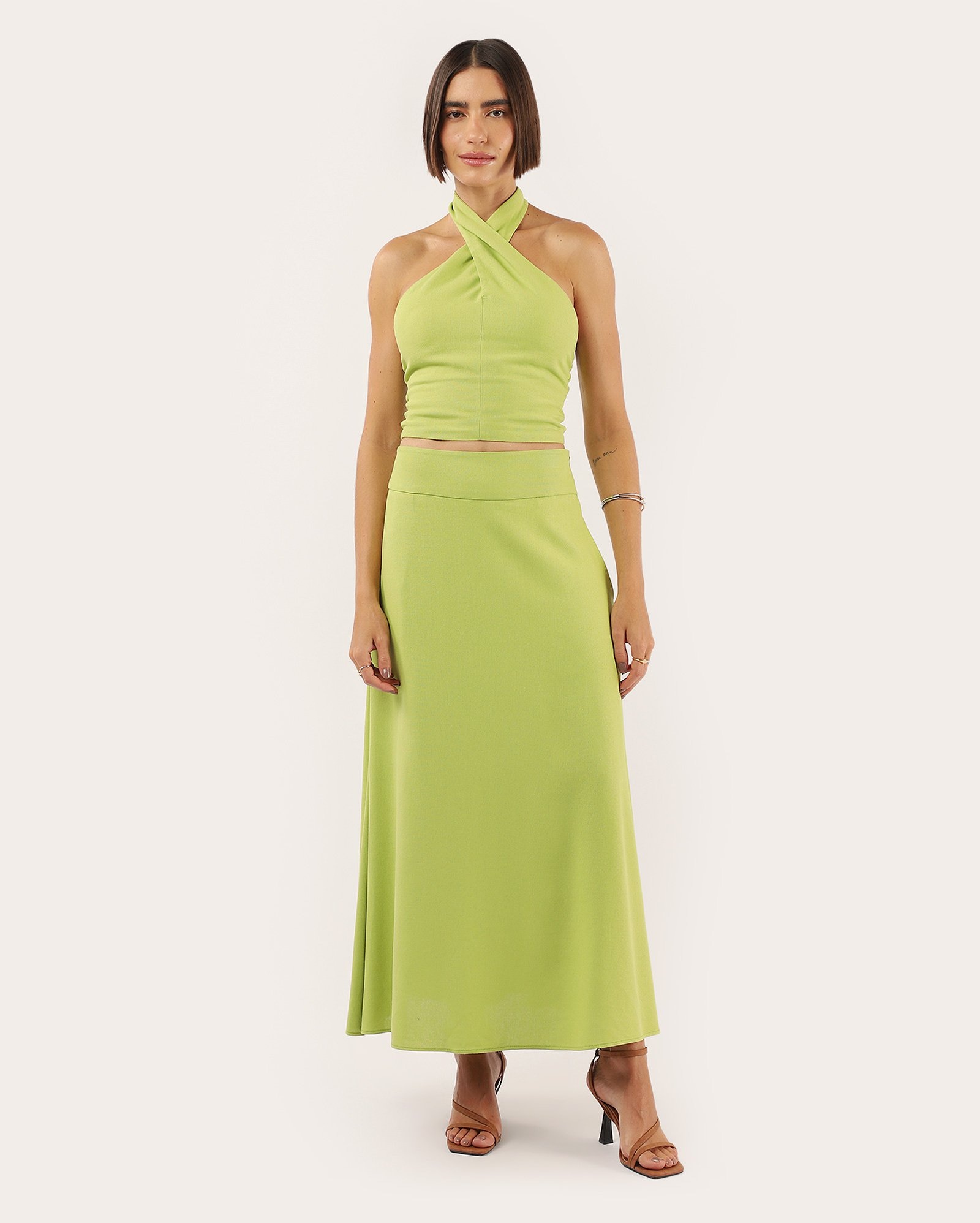 Saia midi em viscolinho evasê Jade com bolso verde