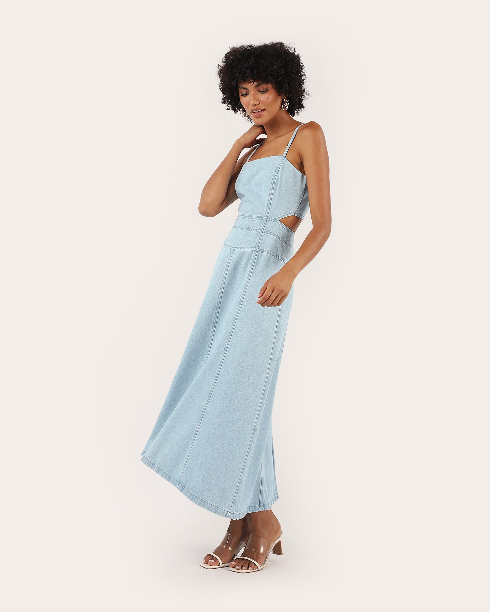 Vestido jeans midi evasê com recorte - denim claro | Pool Jeans