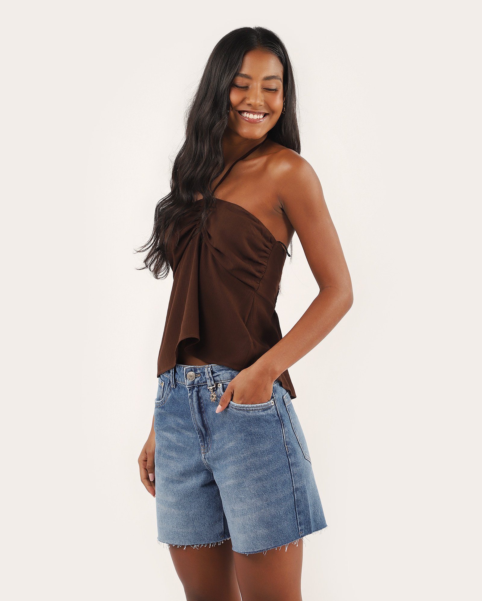 Bermuda jeans feminina mom desfiado - denim médio | Pool Jeans