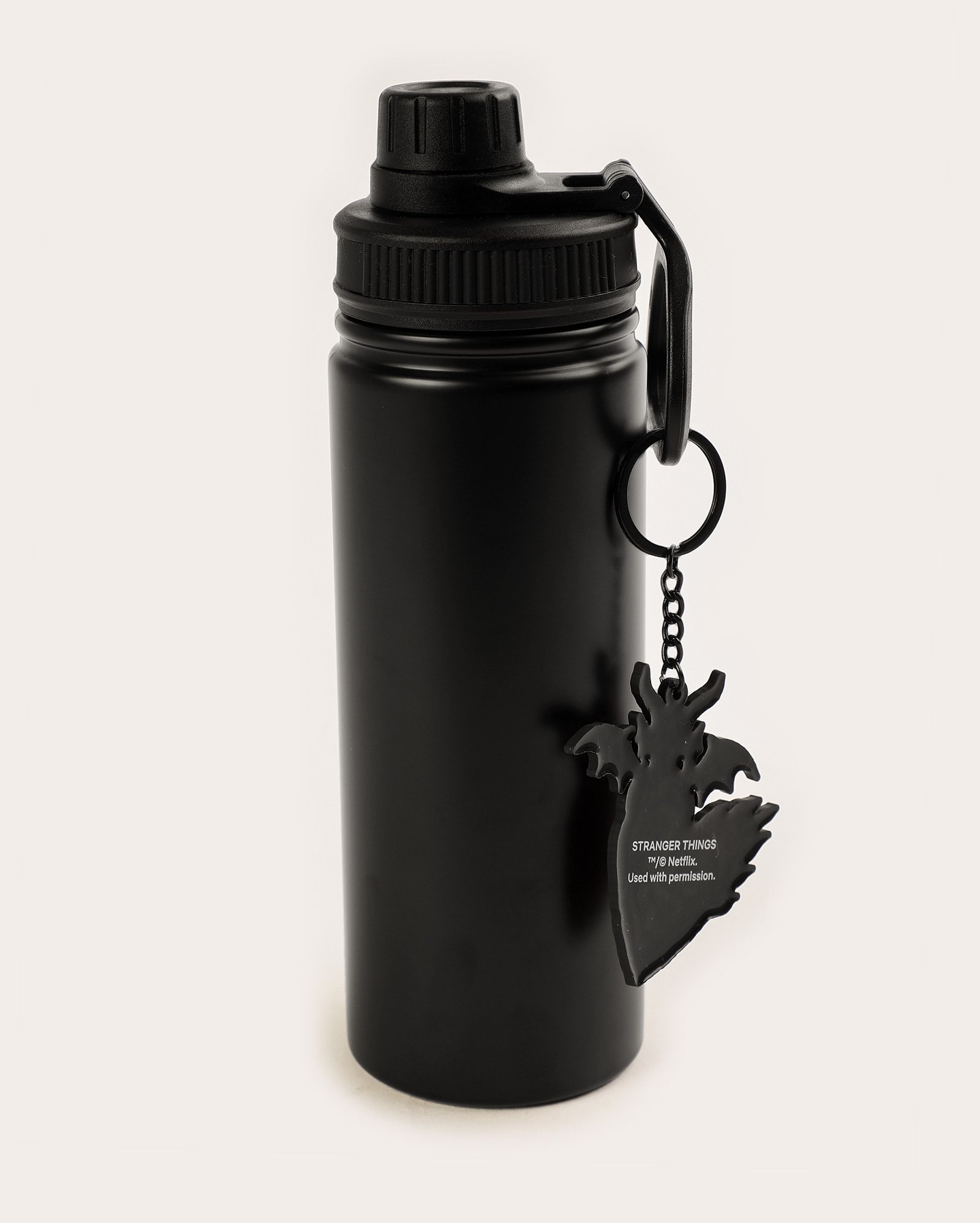 Garrafa squeeze de metal 750ml + chaveiro Stranger Things preta | Netflix