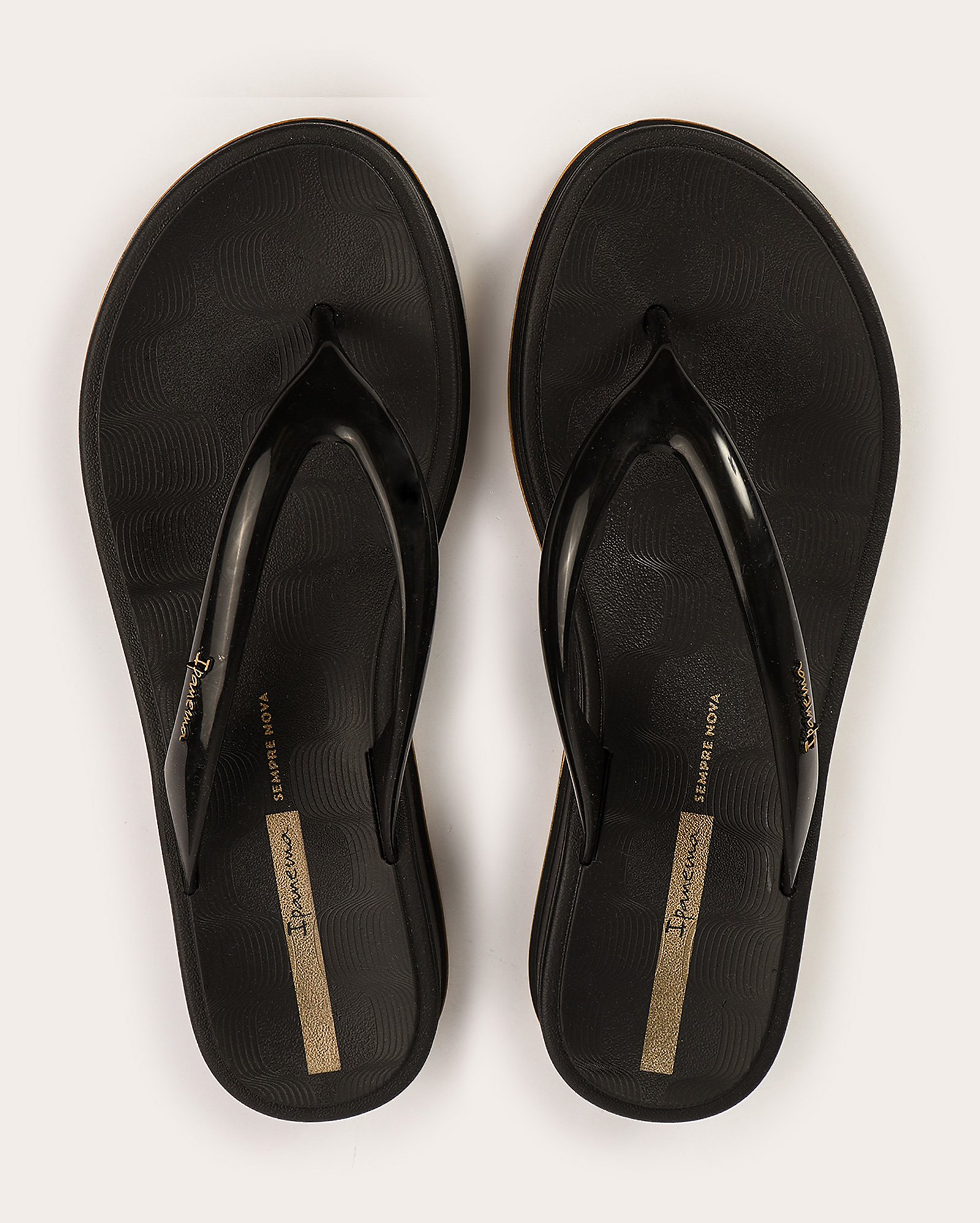 Chinelo feminino Ipanema glow up preto | Grendene 