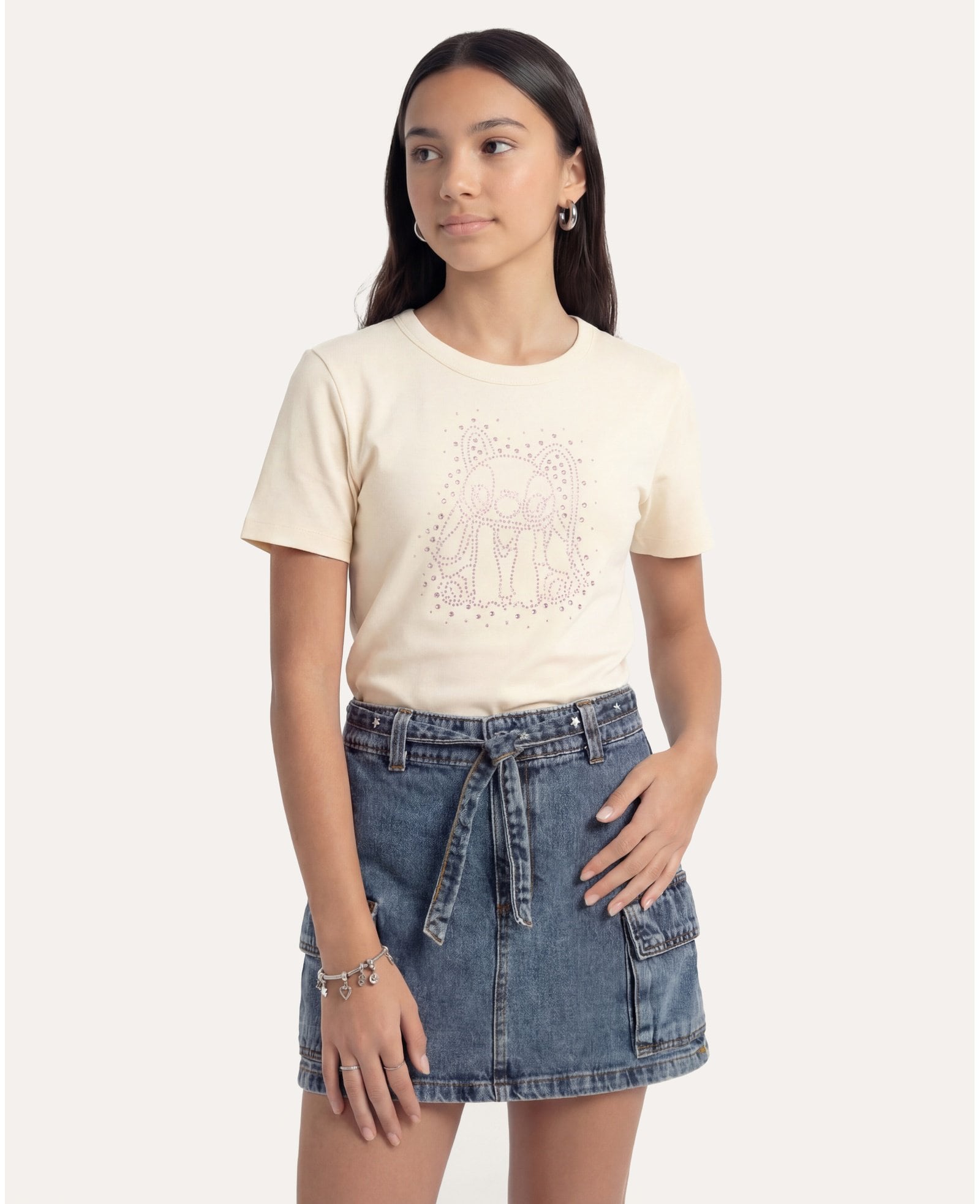 Camiseta juvenil baby tee com pedrarias Angel - bege | Disney
