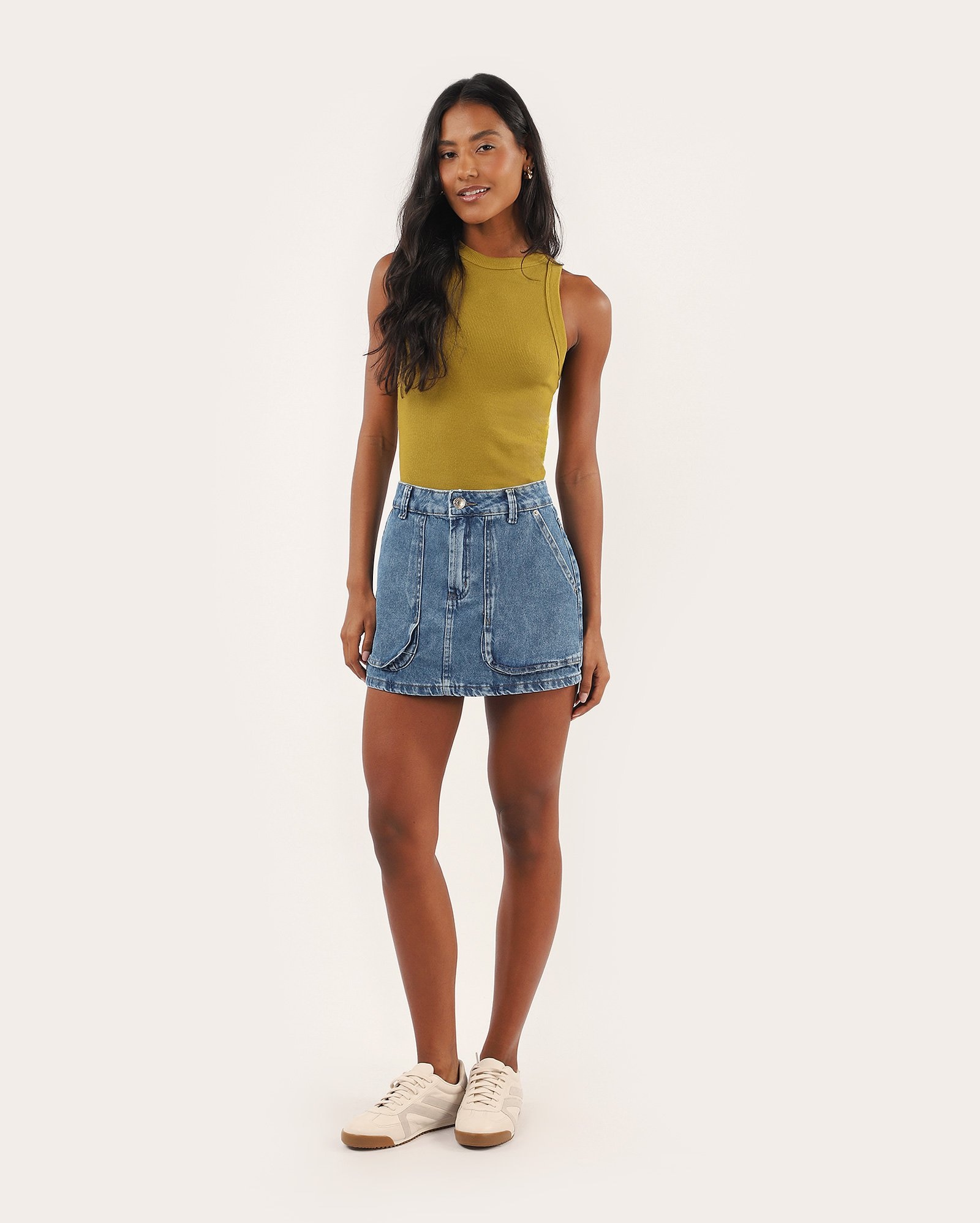 Mini saia Jeans estonada e pespontada - denim médio | Pool Jeans