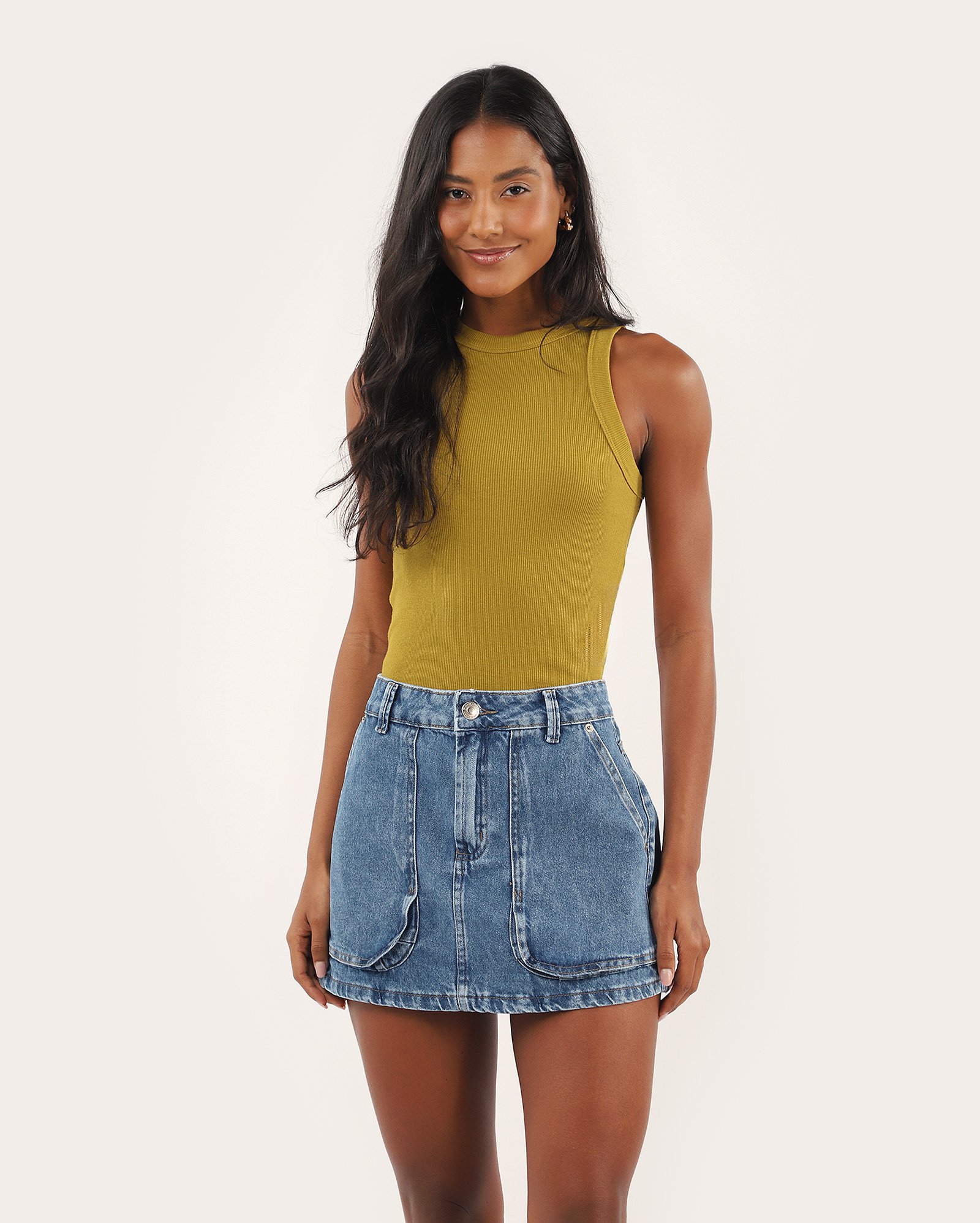Mini saia Jeans estonada e pespontada - denim médio | Pool Jeans