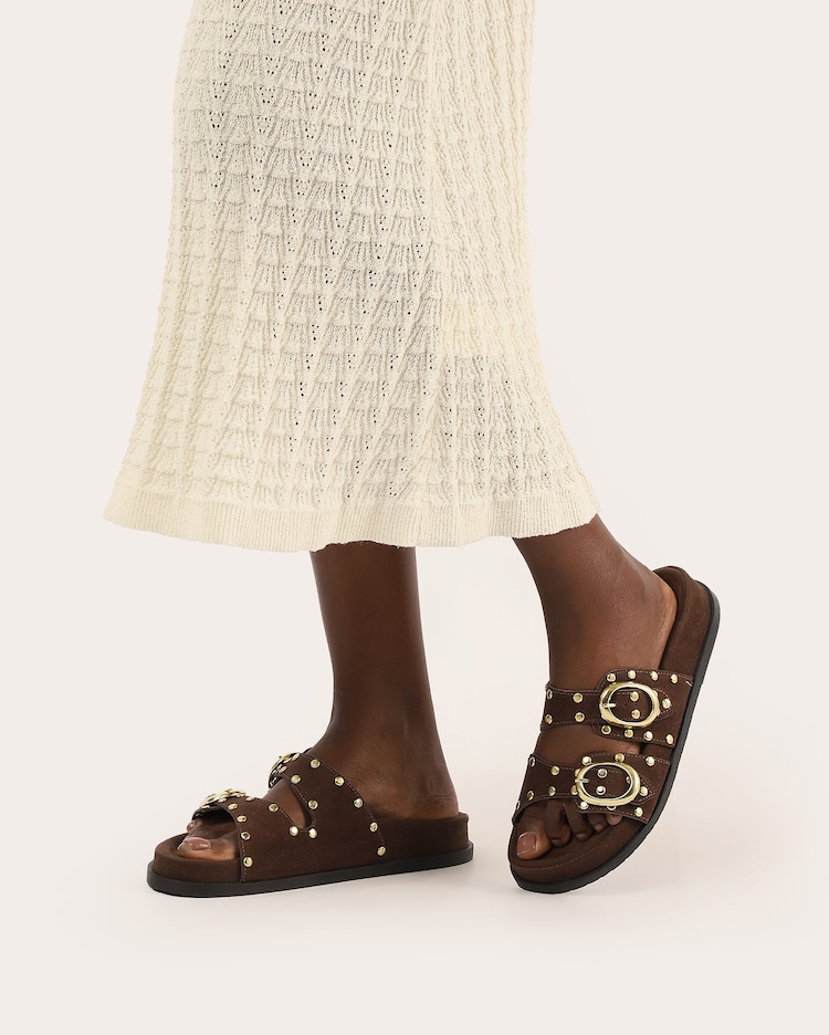 Riachuelo Sandália rasteira feminina suede com tachas e fivela