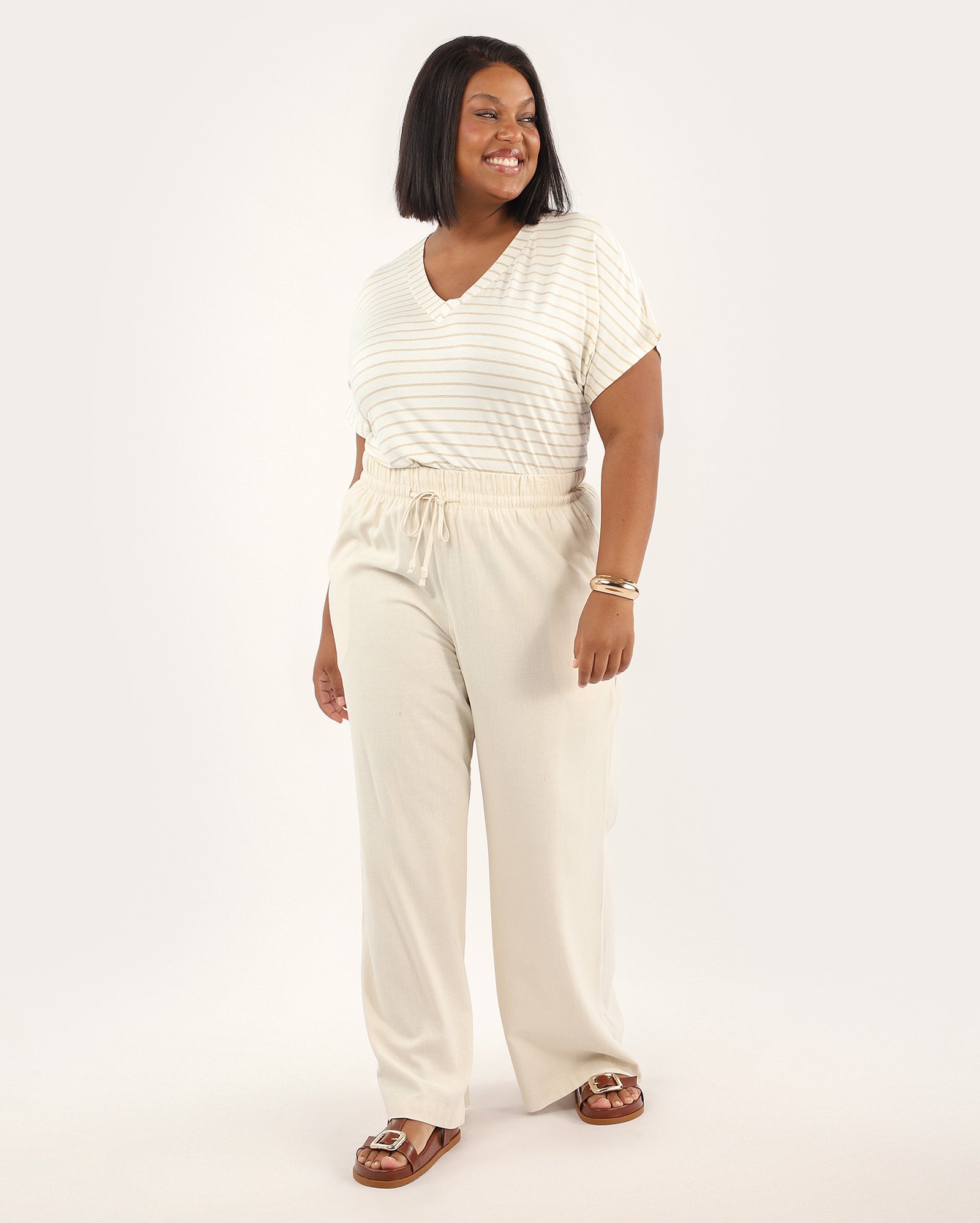 Blusa feminina plus size gola v listrada off-white