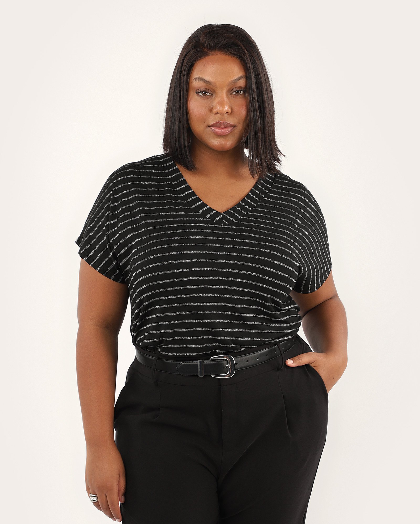 Blusa feminina plus size gola v listrada preta