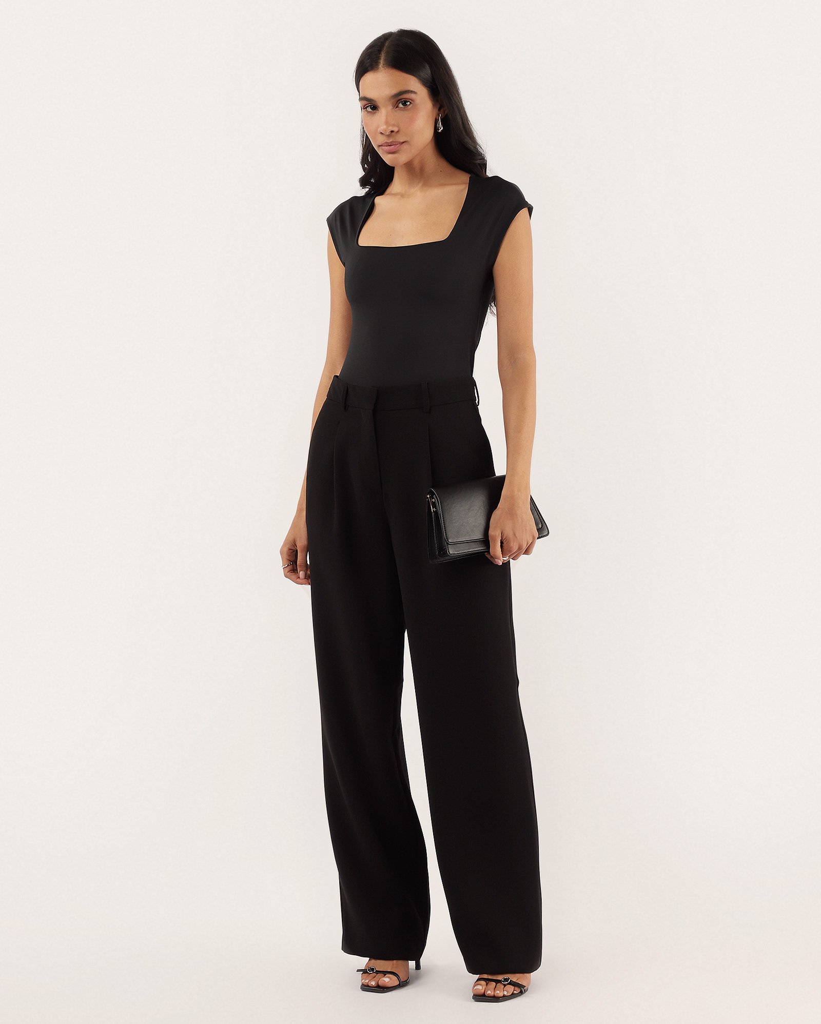 Blusa feminina Carol decote quadrado lisa preta