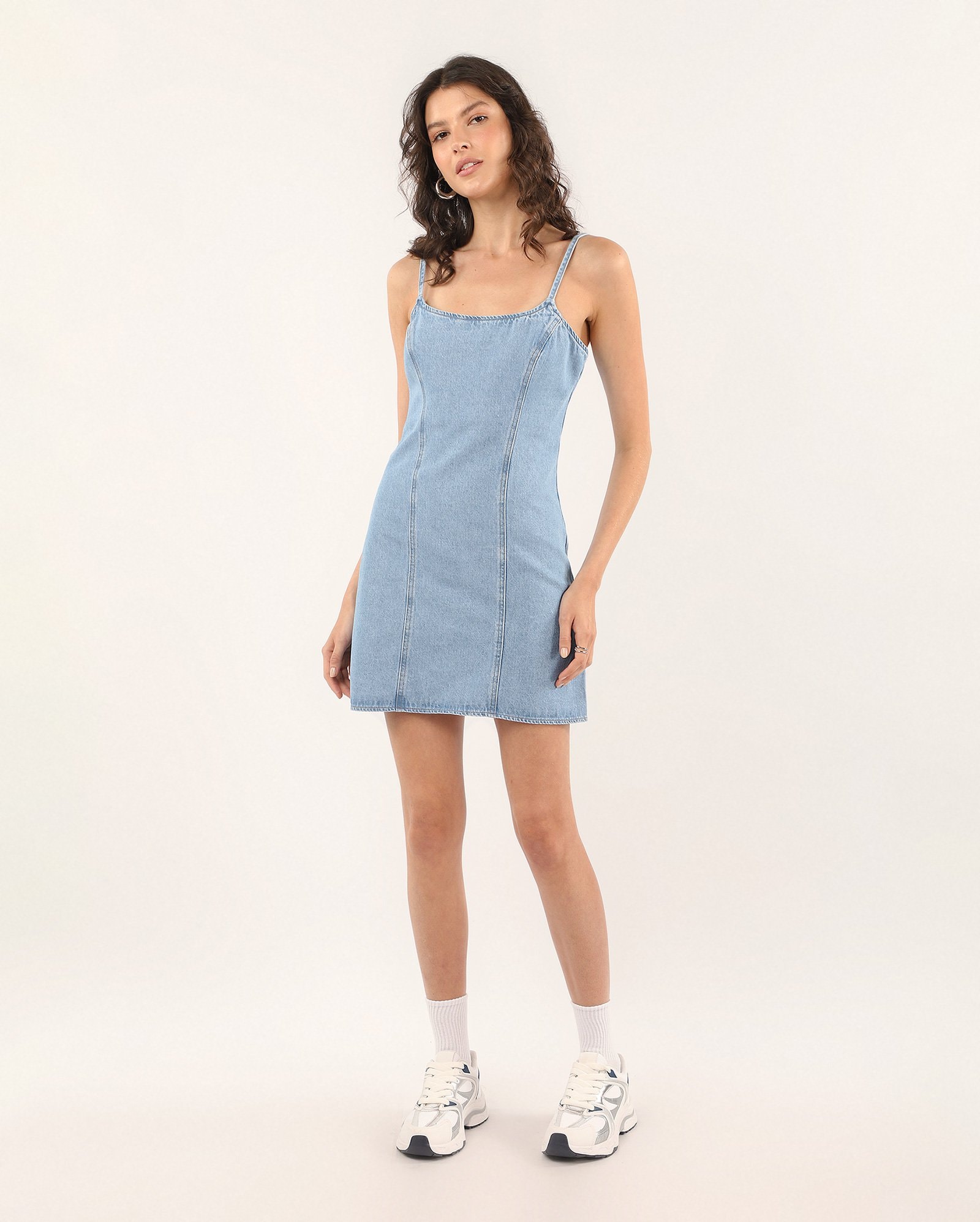 Vestido curto jeans reto - denim claro | Pool Jeans