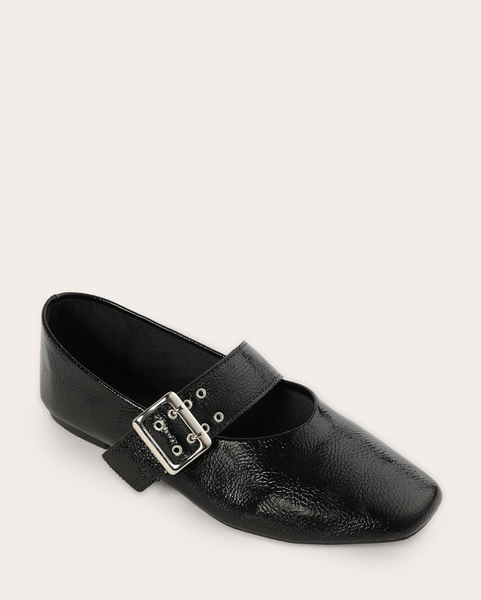 Sapatilha feminina boneca com fivela e ilhoses verniz - Preto