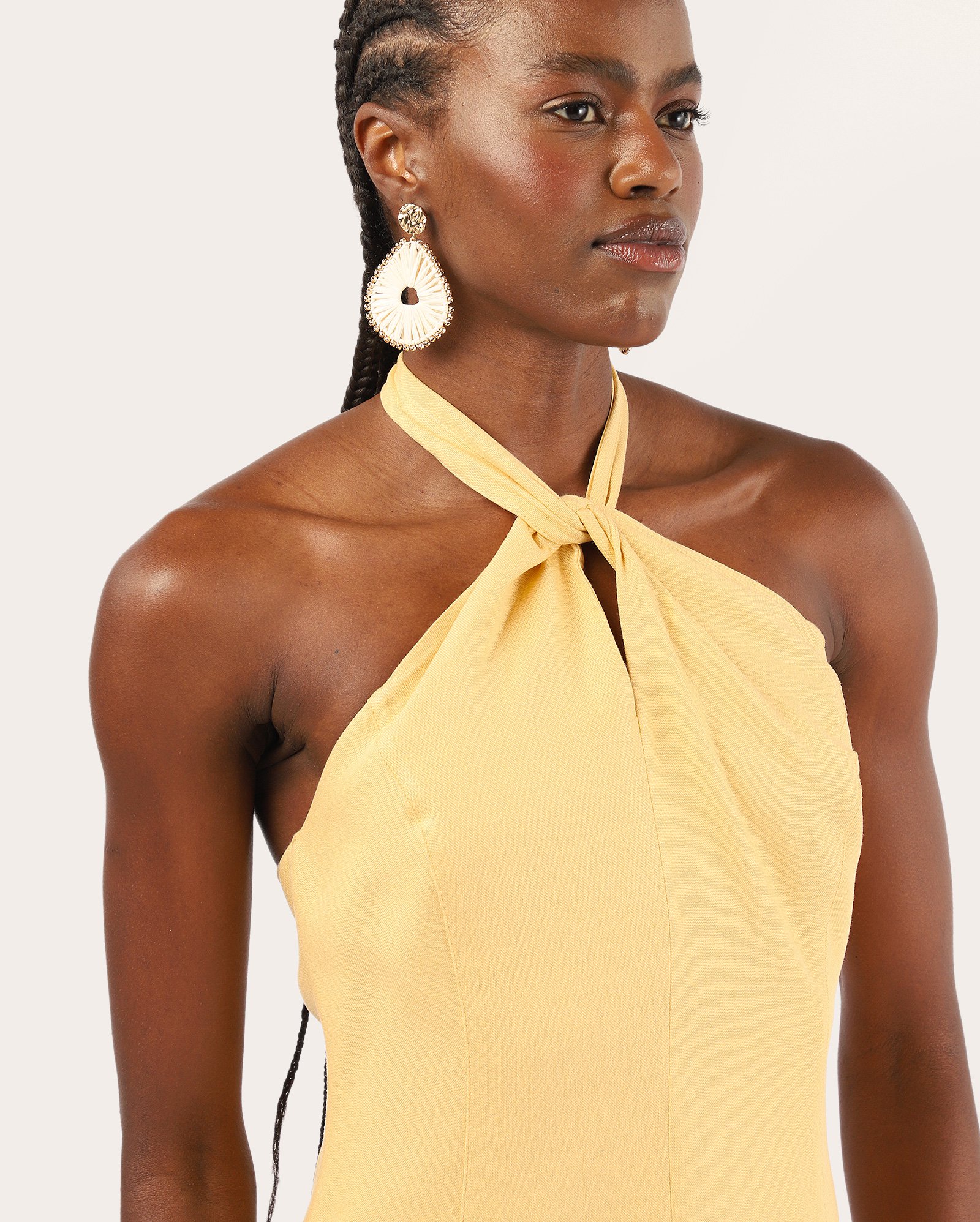 Vestido midi evasê frente única com viscolinho - amarelo