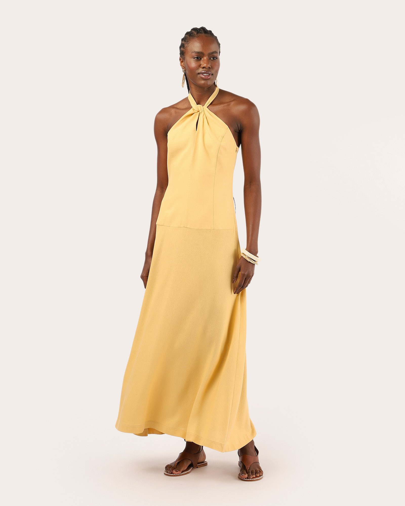 Vestido midi evasê frente única com viscolinho - amarelo
