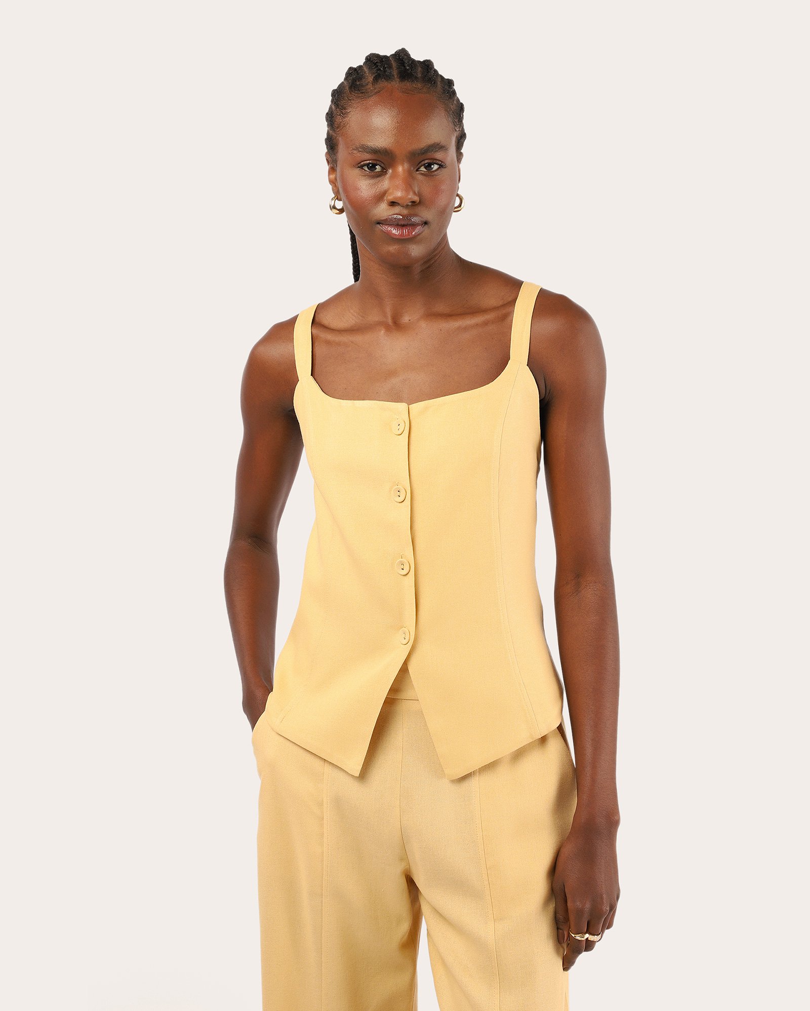 Colete feminino com viscolinho e abotoamento - amarelo