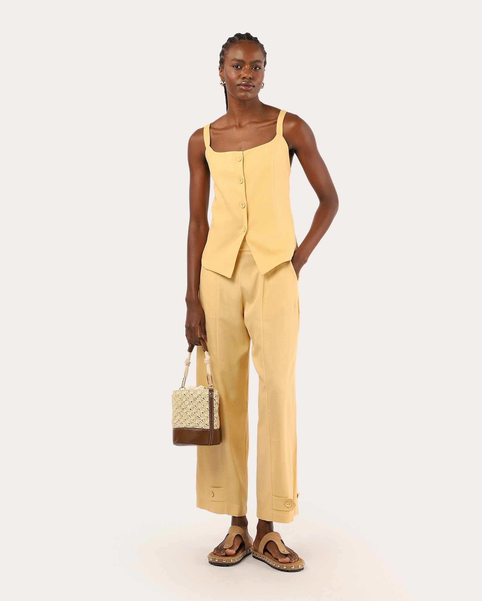Colete feminino com viscolinho e abotoamento - amarelo