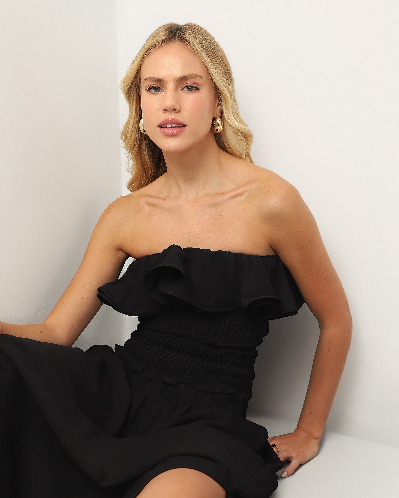 Top strapless em lastex com babado