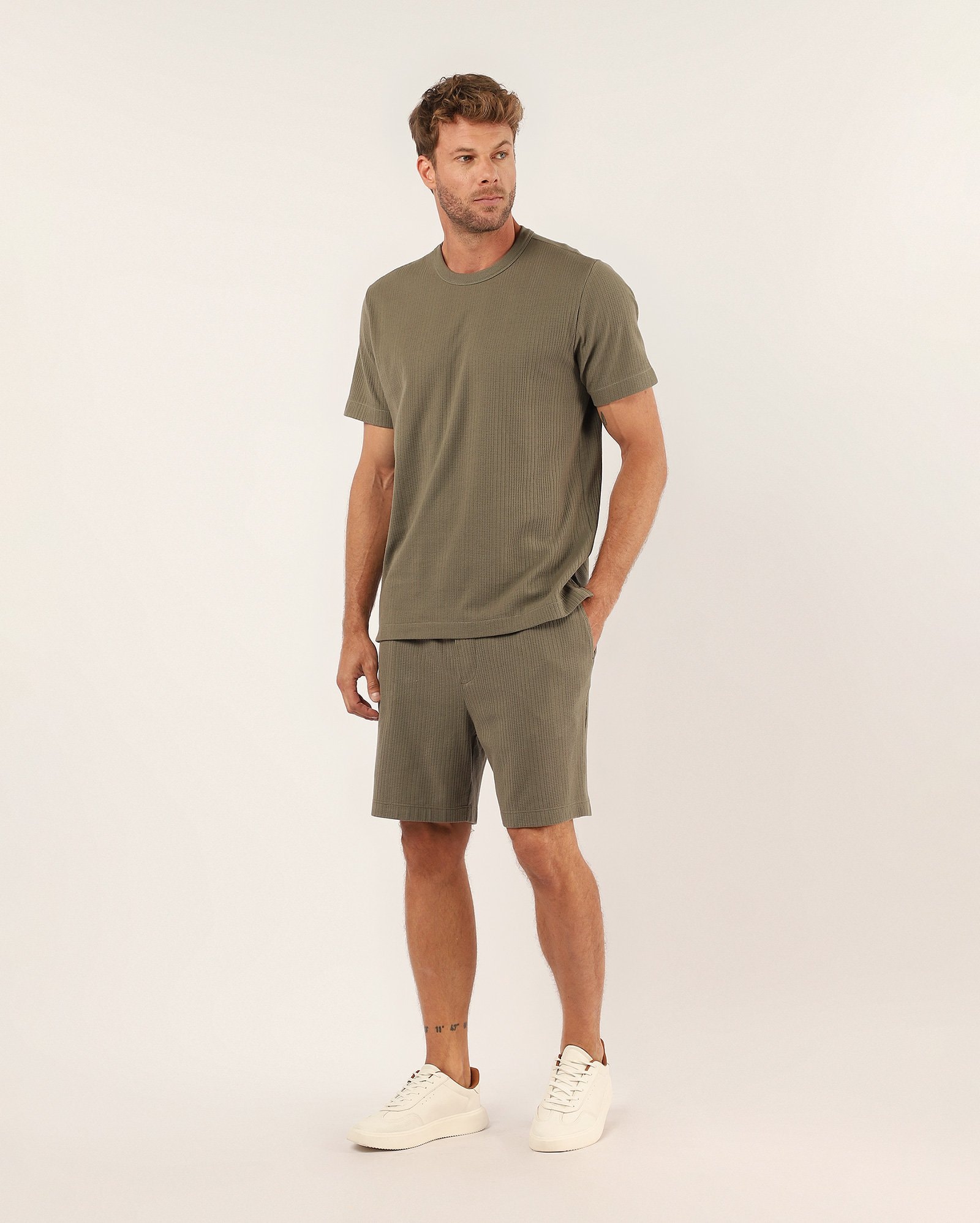 Bermuda masculina em malha texturizada - Verde Musgo