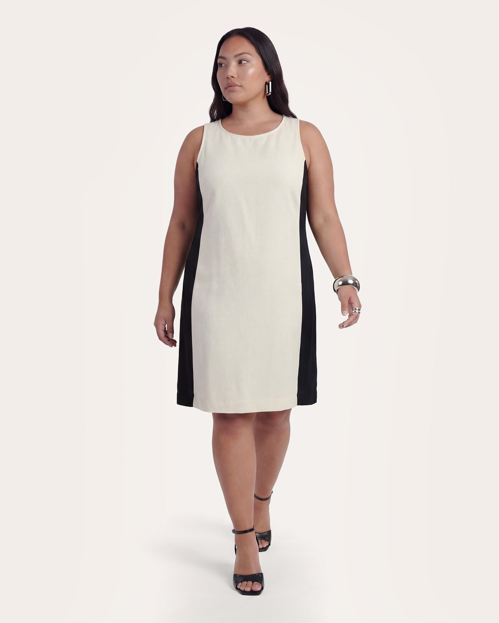 Vestido plus size midi em viscolinho - bege