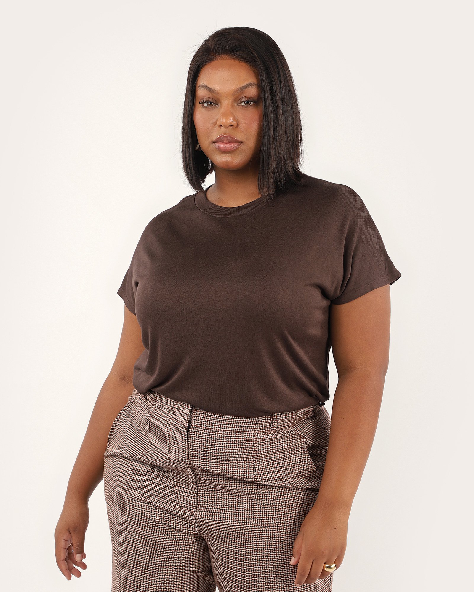 Blusa plus size feminina em viscose marrom