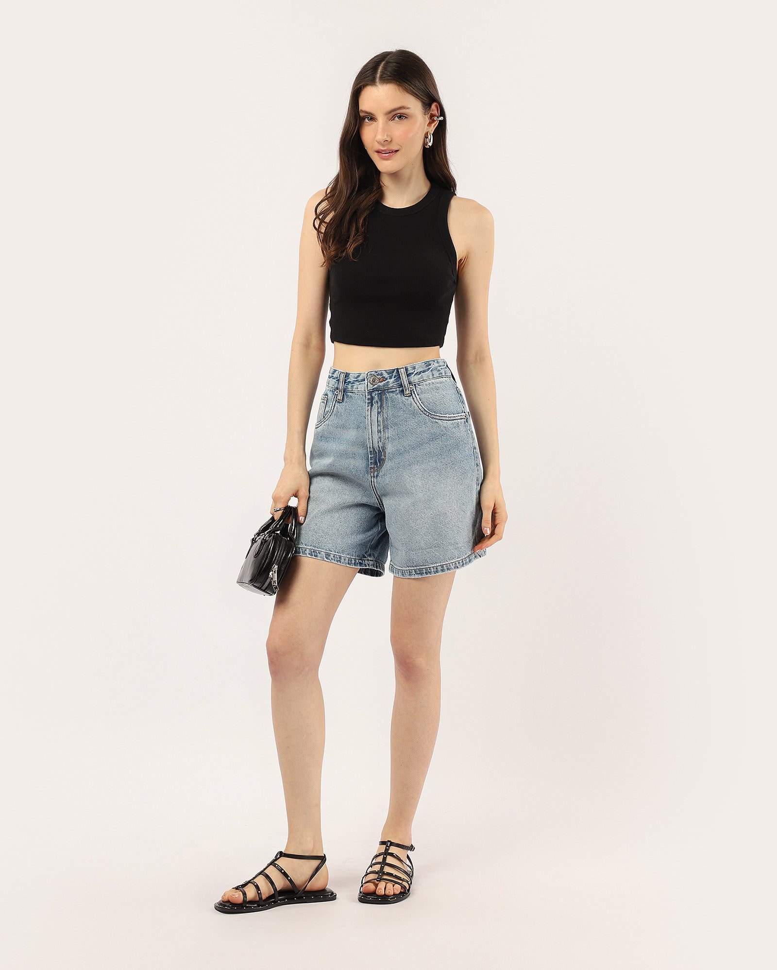 Short jeans feminino mom estonado - denim médio | Pool Jeans