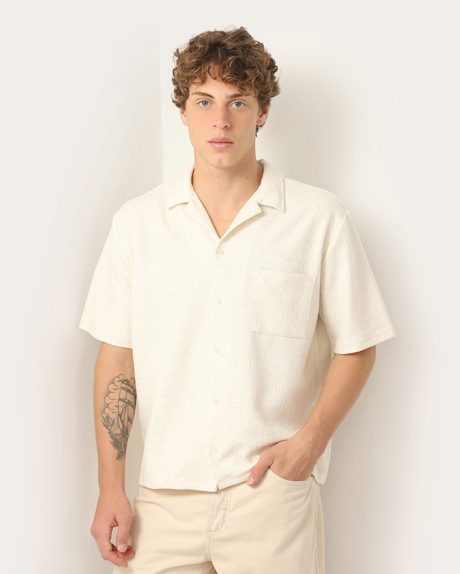 Camisa masculina com linho texturizada off-white