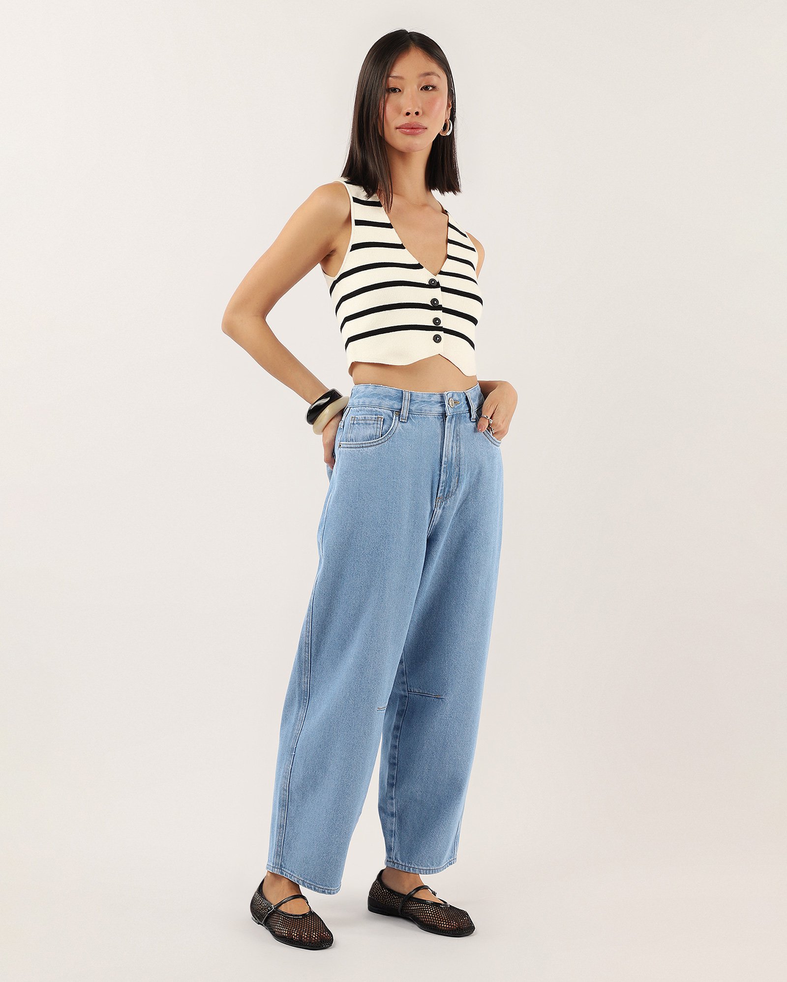 Calça jeans feminina barrel cintura média denim claro | Pool Jeans