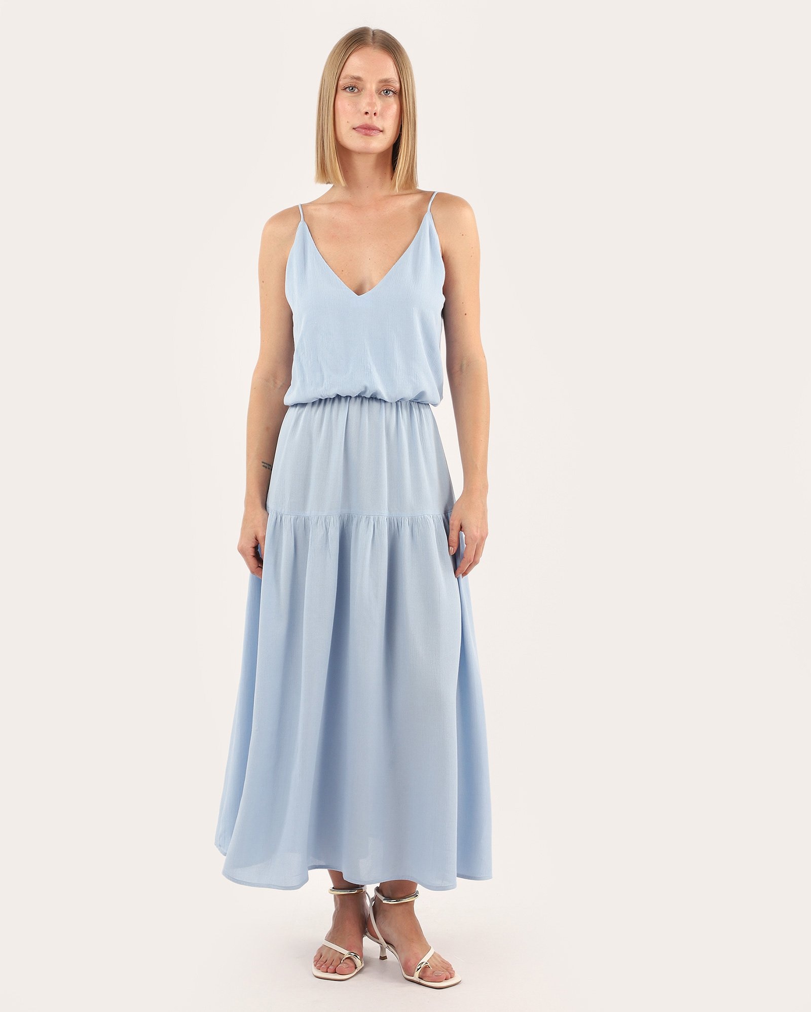 Vestido midi evasê Sophi em viscose azul