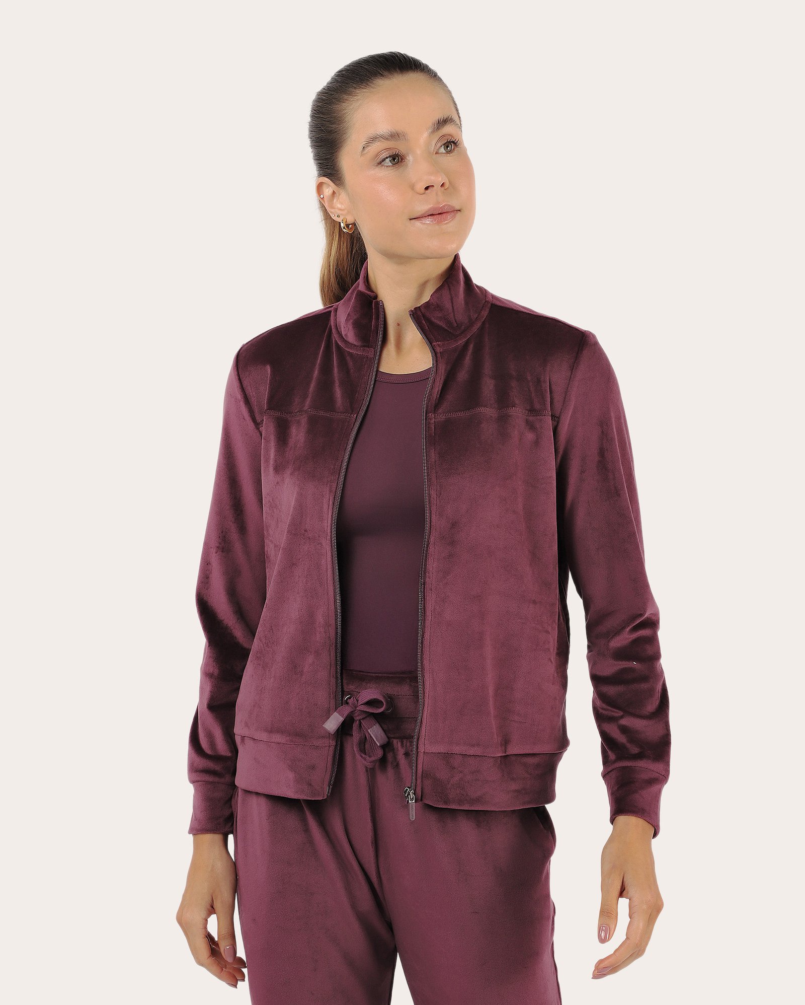 Jaqueta esportiva feminina em plush - Vinho | Body Work