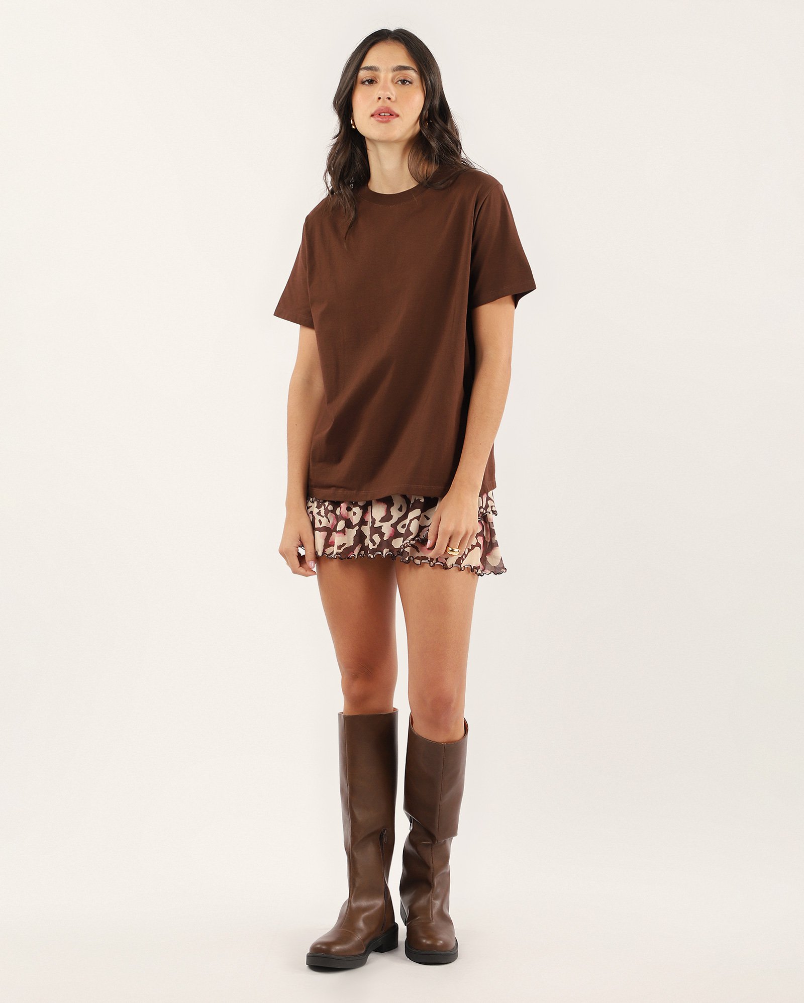 Camiseta feminina regular Ana manga curta - Marrom