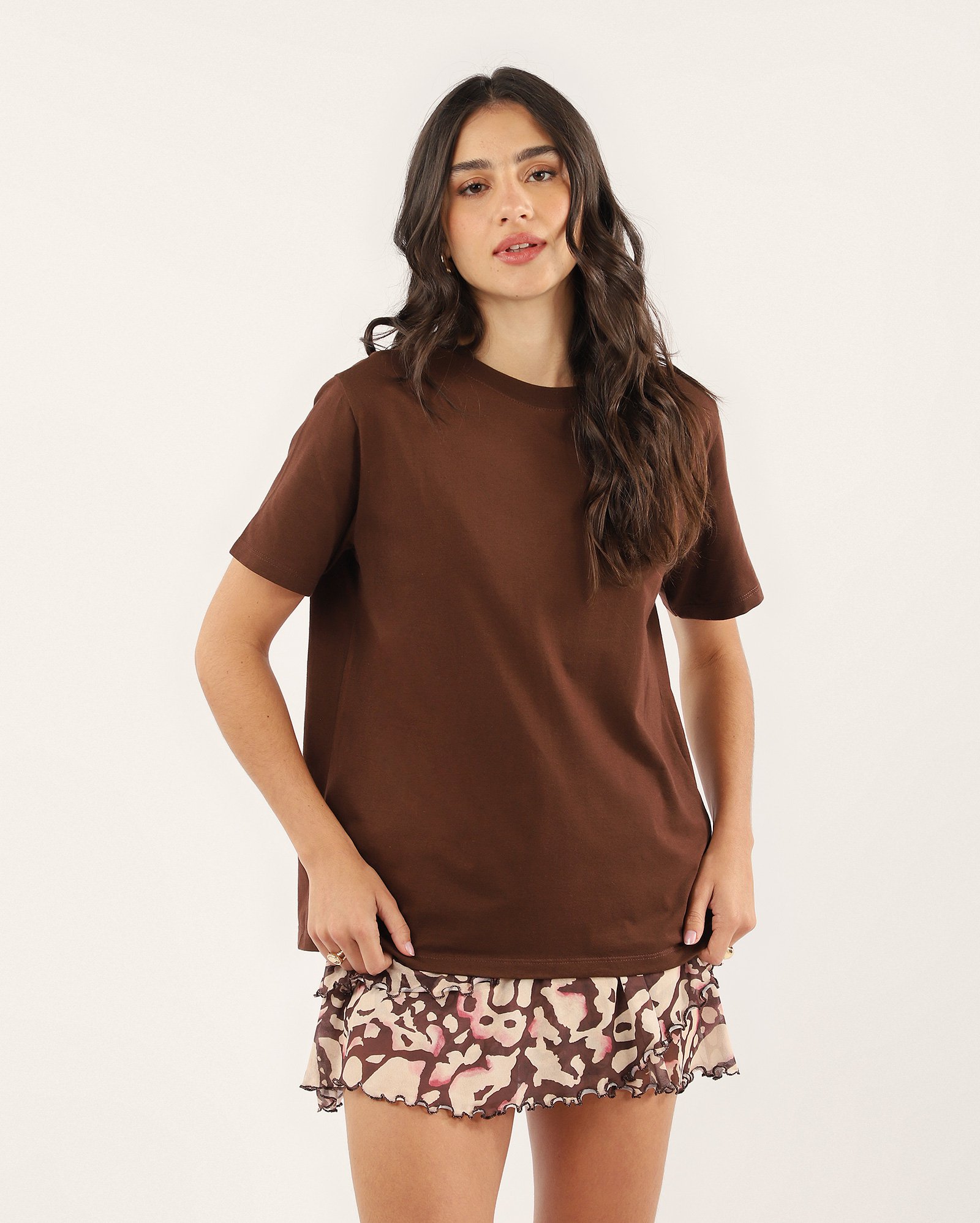 Camiseta feminina regular Ana manga curta - Marrom