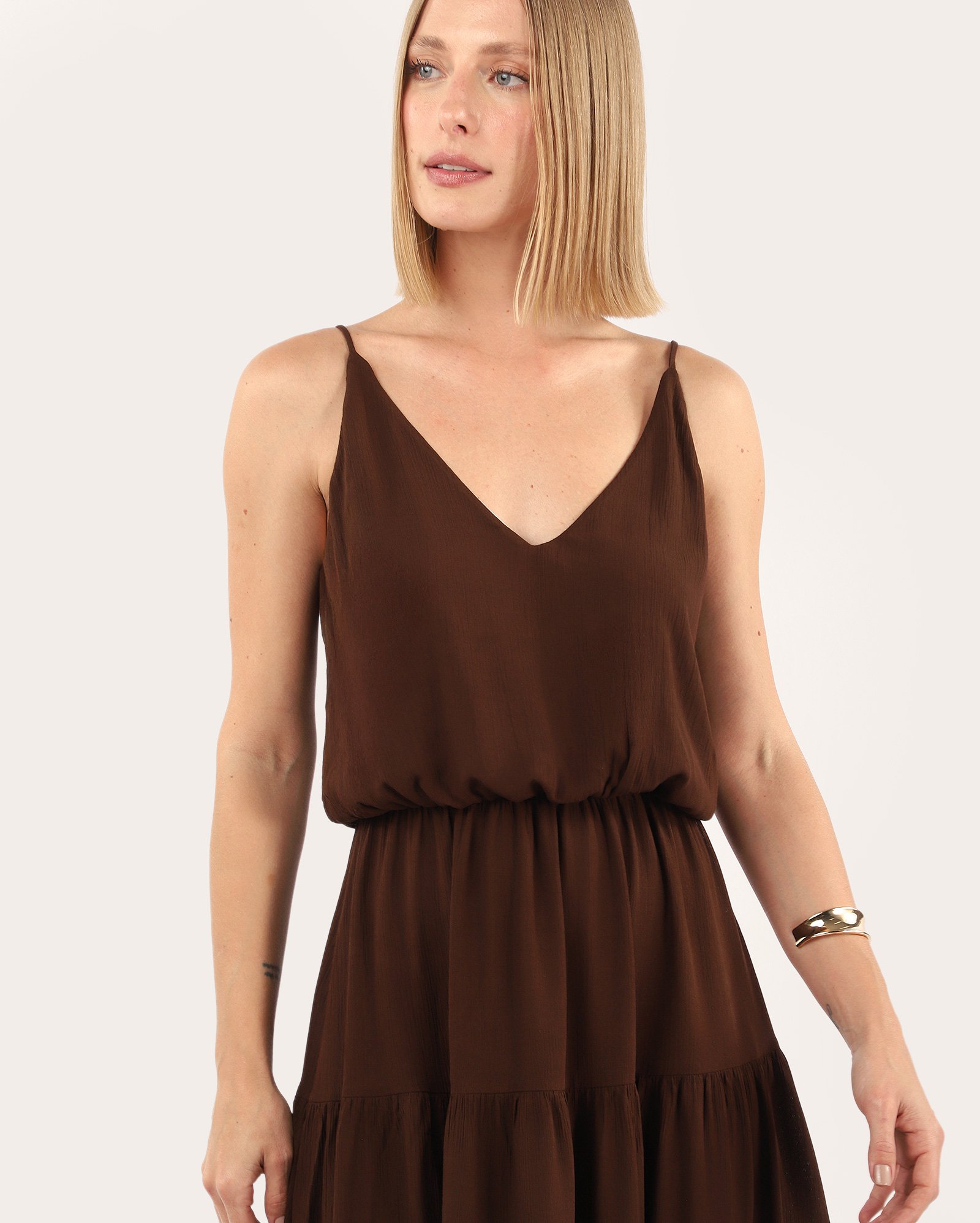 Vestido midi evasê Sophi em viscose marrom