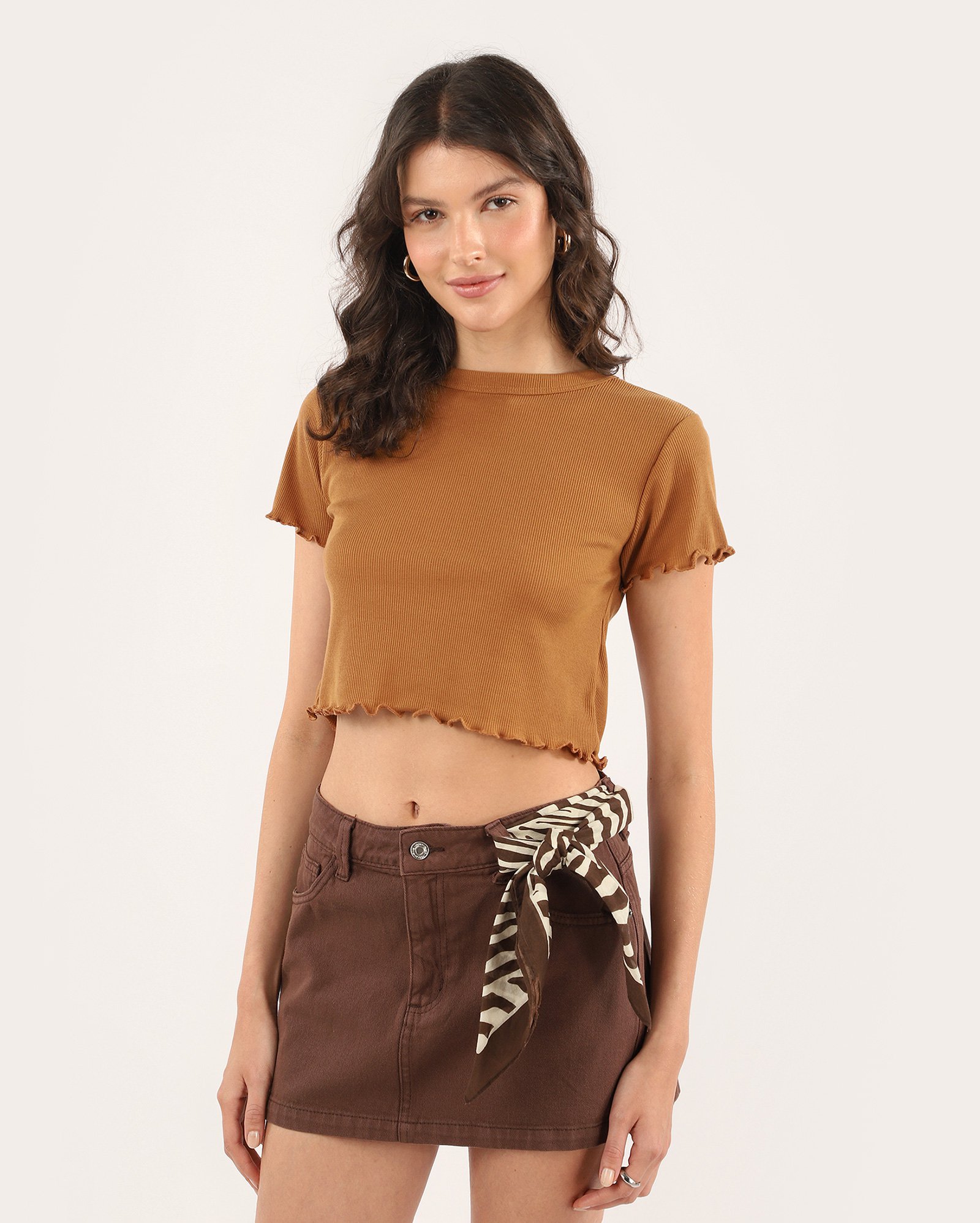 Blusa cropped canelada Juliette com ripple - marrom