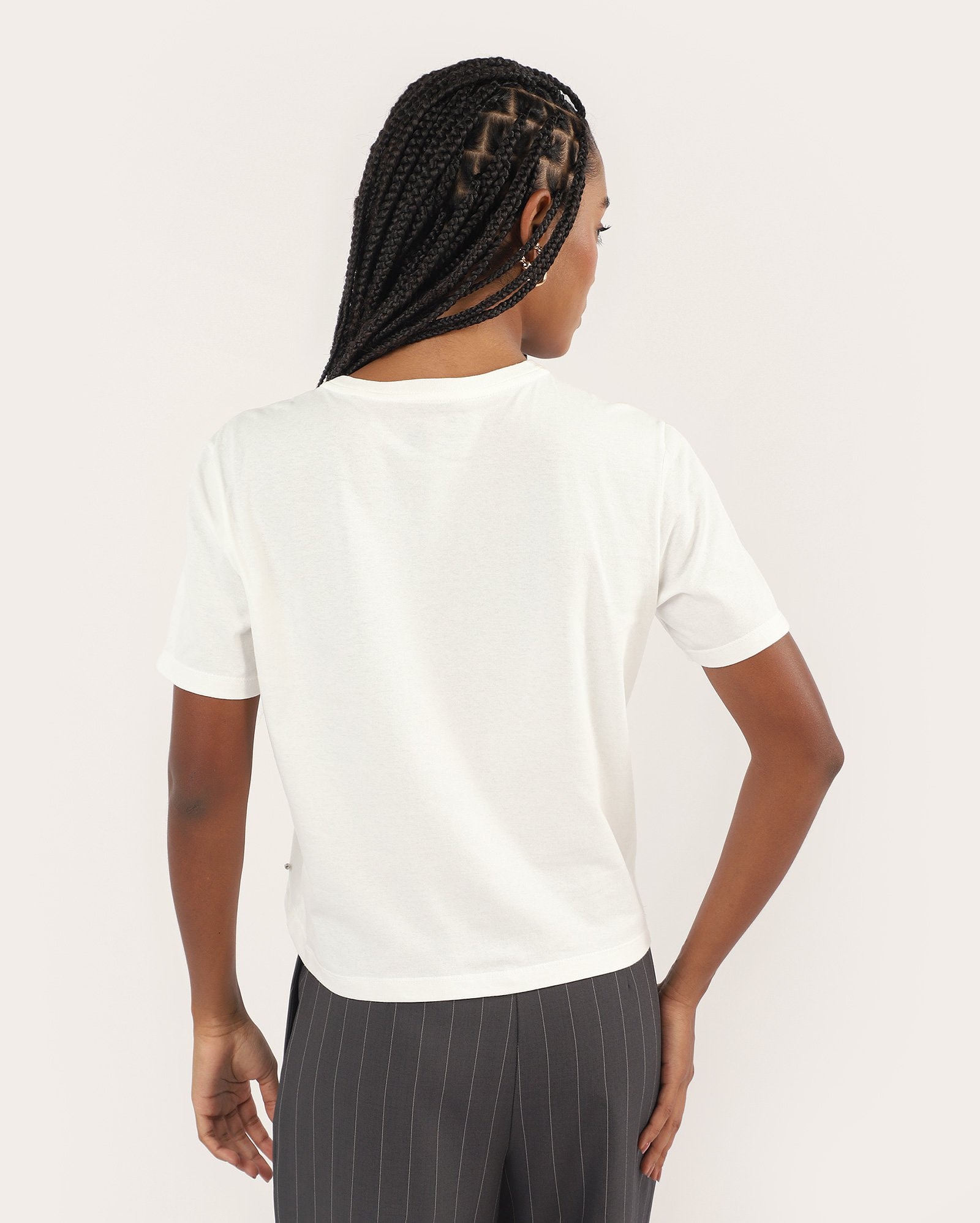 Camiseta feminina regular Hello Kitty com pedraria - branca | Sanrio — foto 4