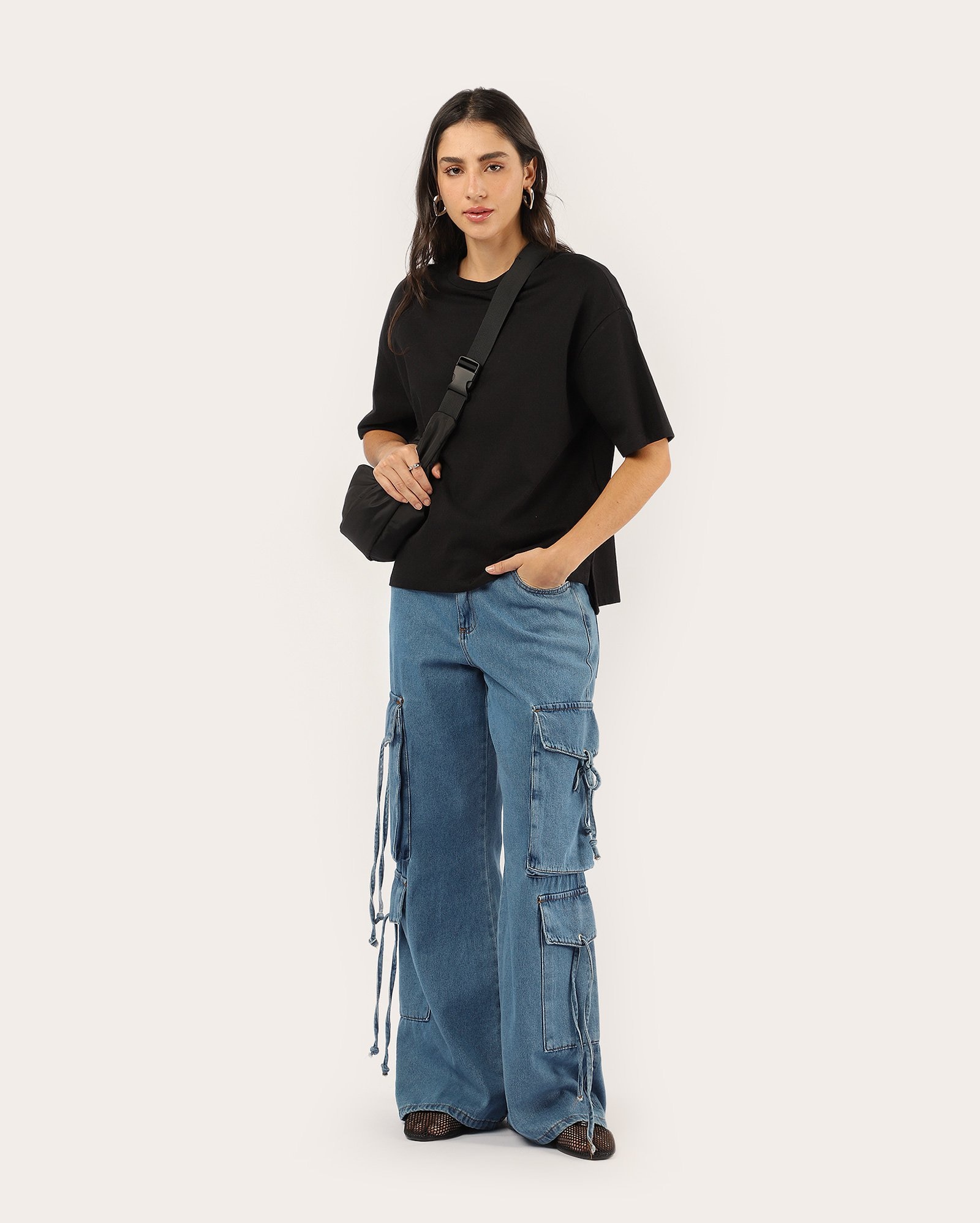 Calça jeans feminina wide leg bolsos cargo - denim médio | Pool Jeans