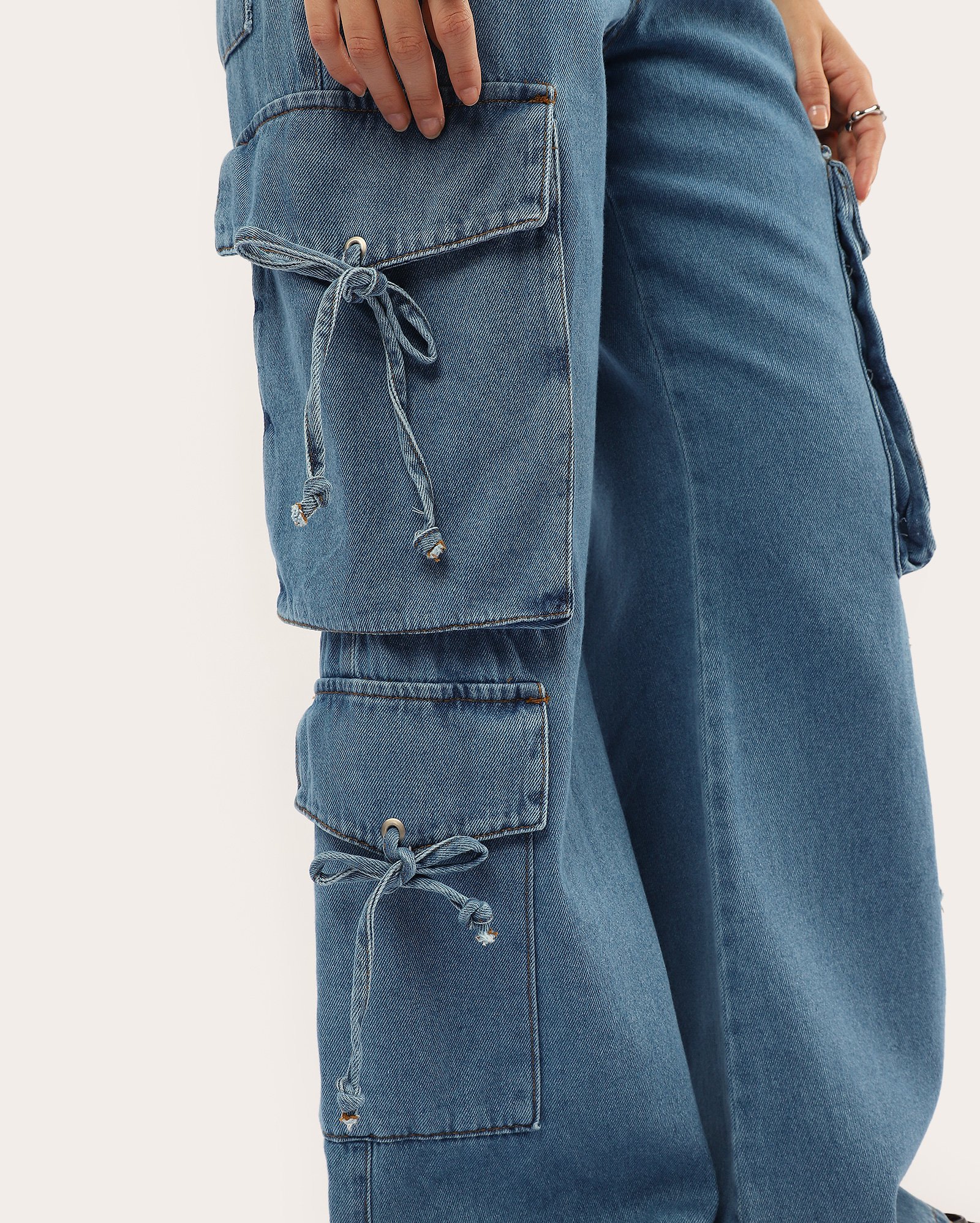 Calça jeans feminina wide leg bolsos cargo - denim médio | Pool Jeans