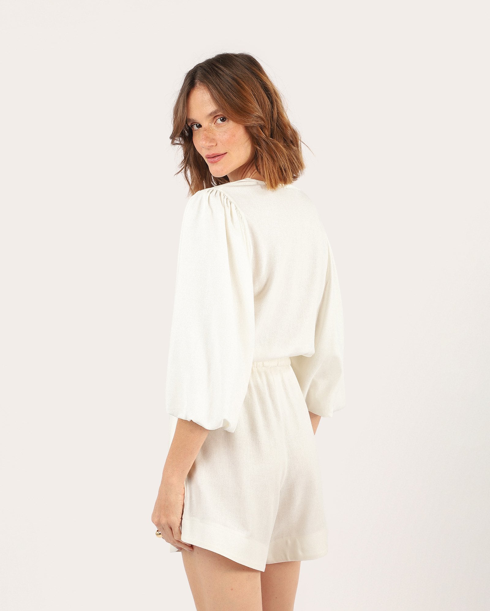 Short feminino básico em viscolinho - branco — foto 5