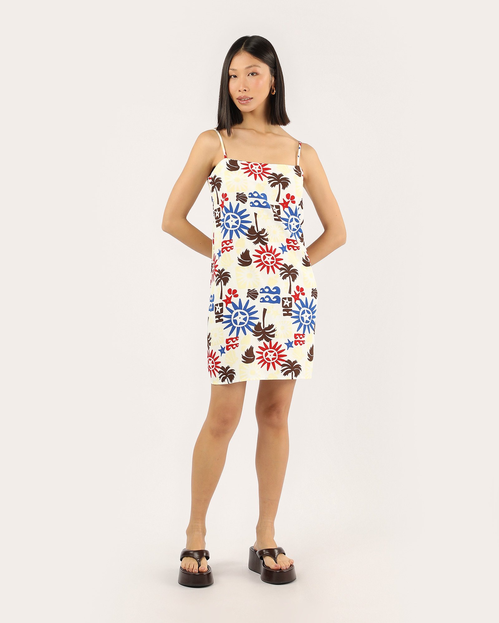 Vestido curto reto em viscolinho - multicor
