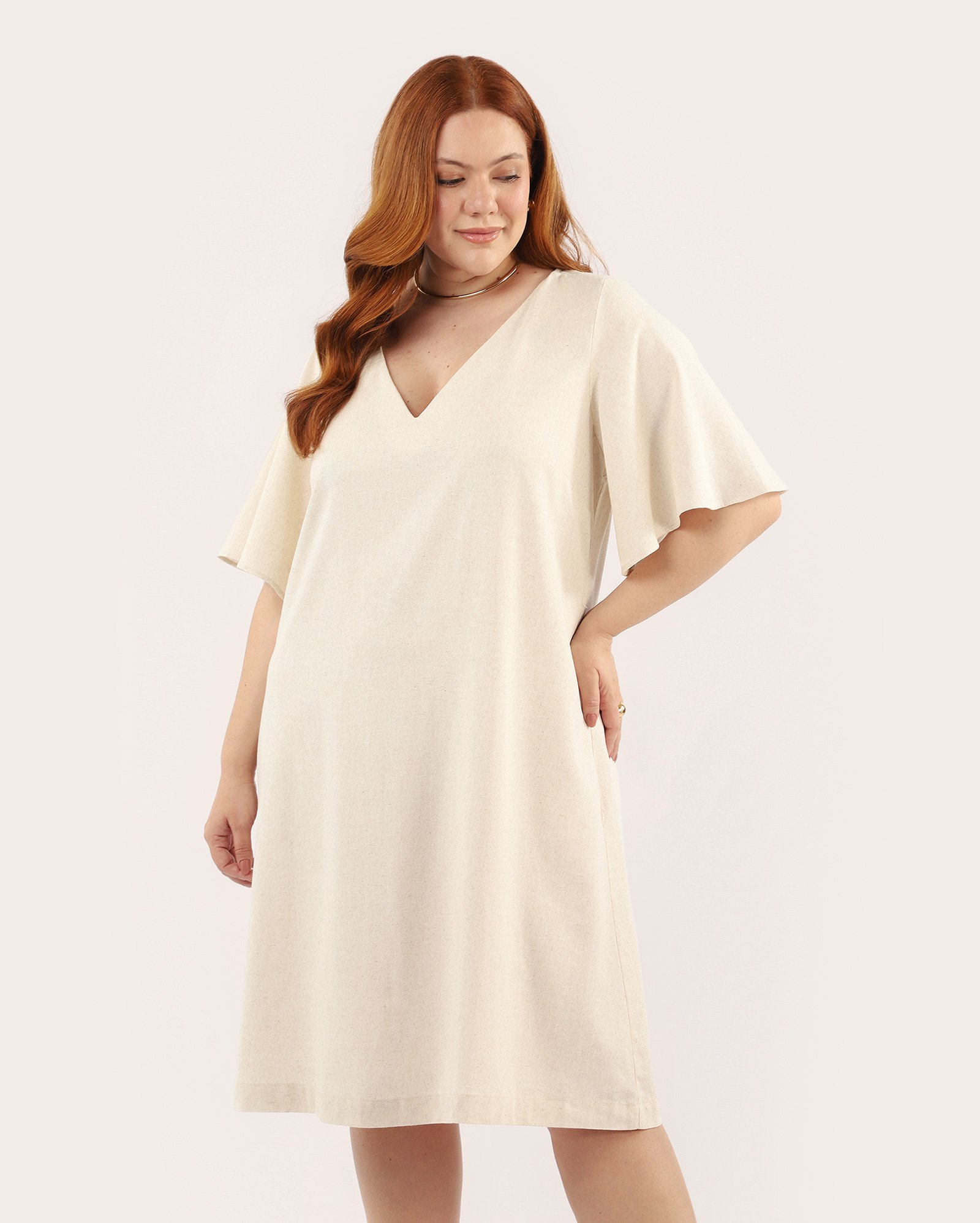 Vestido midi plus size Lica evasê em viscolinho mescla - bege