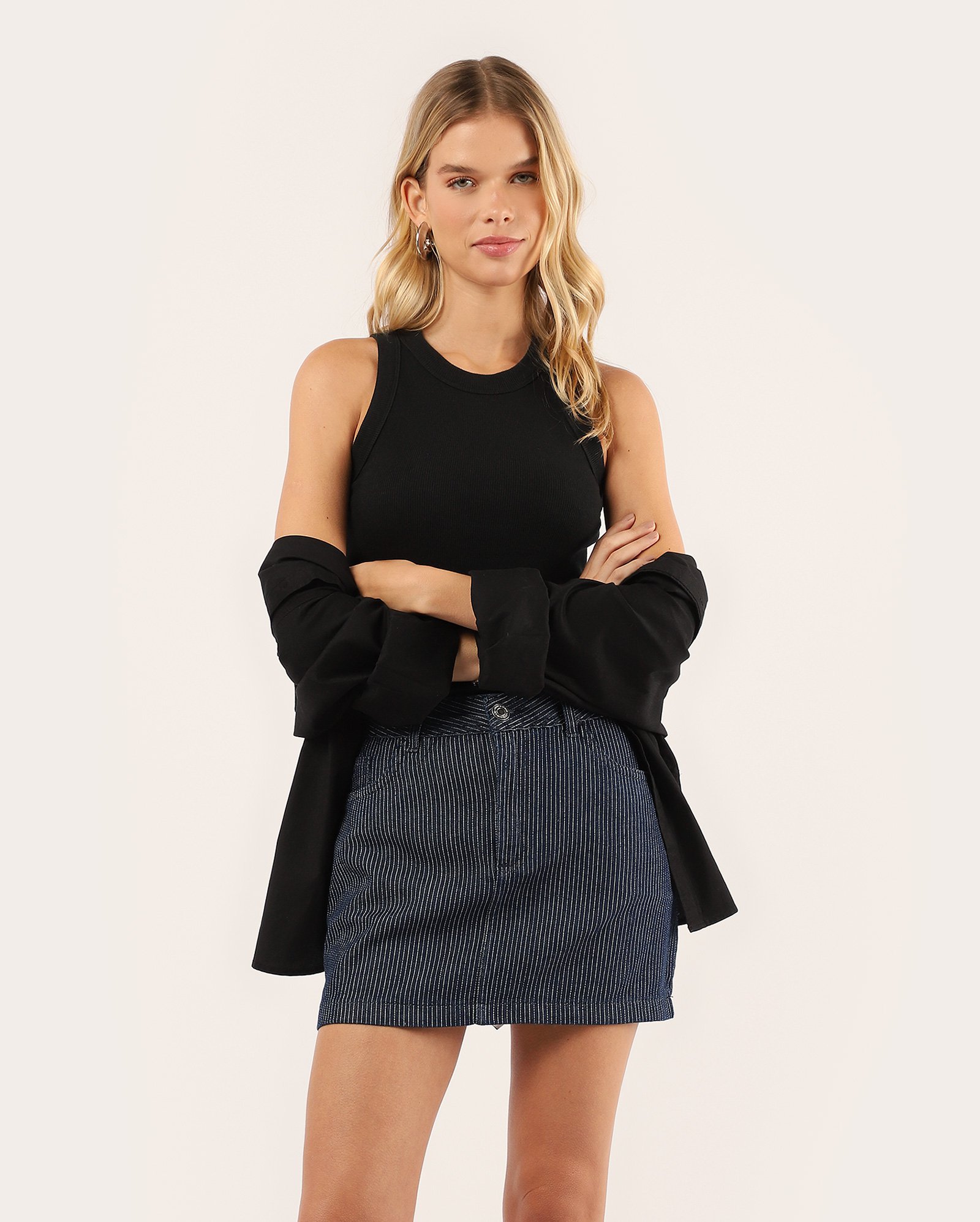 Mini saia jeans reta listrada - denim escuro | Pool Jeans