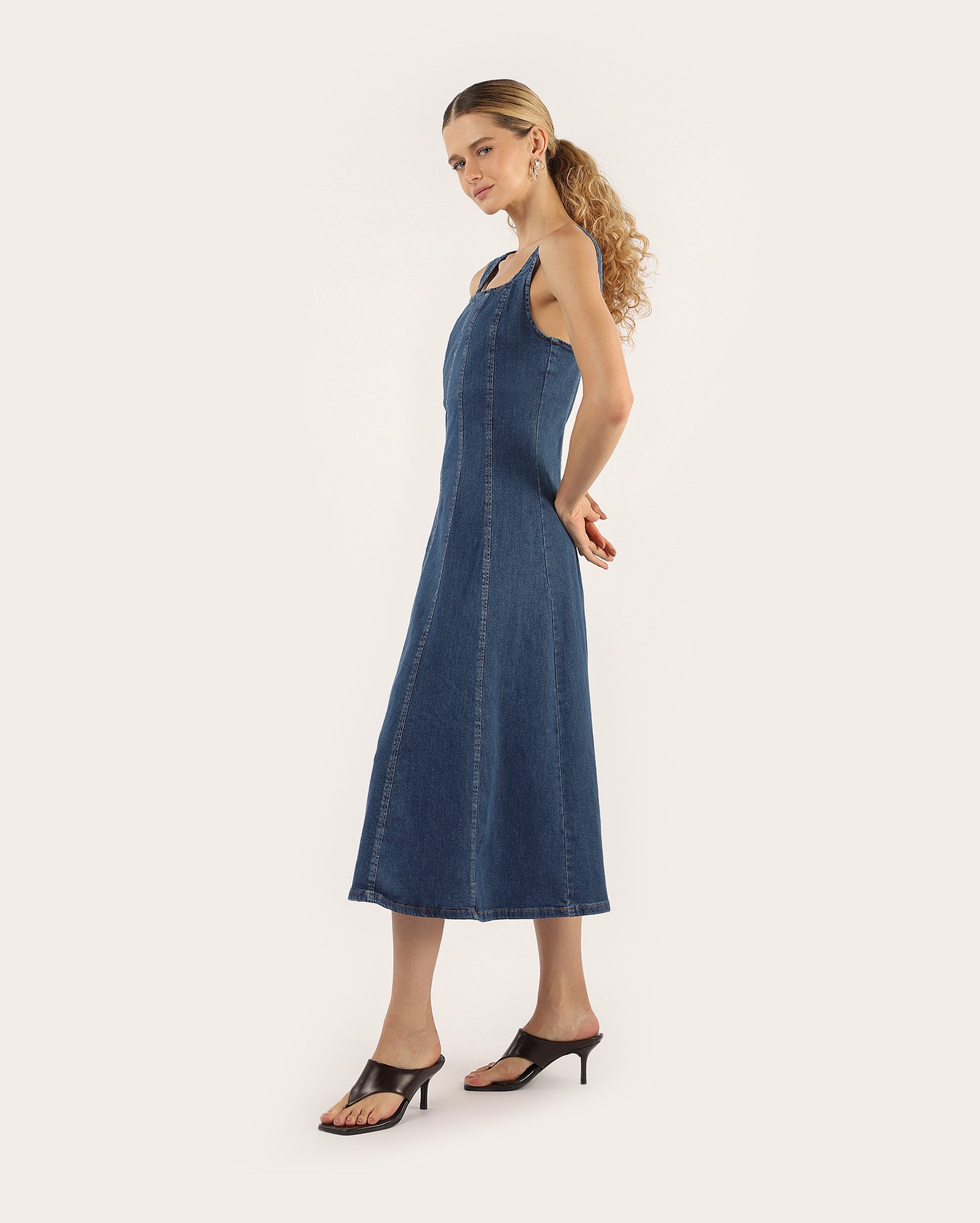 Vestido jeans midi - denim médio | Pool Jeans