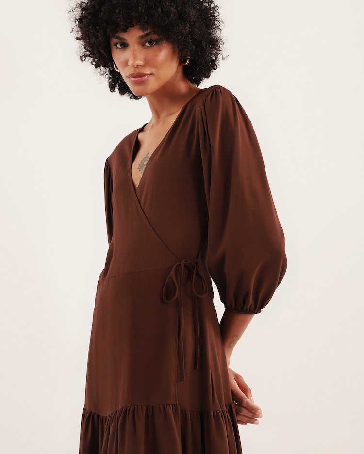 Riachuelo Vestido longo evasê transpassado manga bufante Marrom