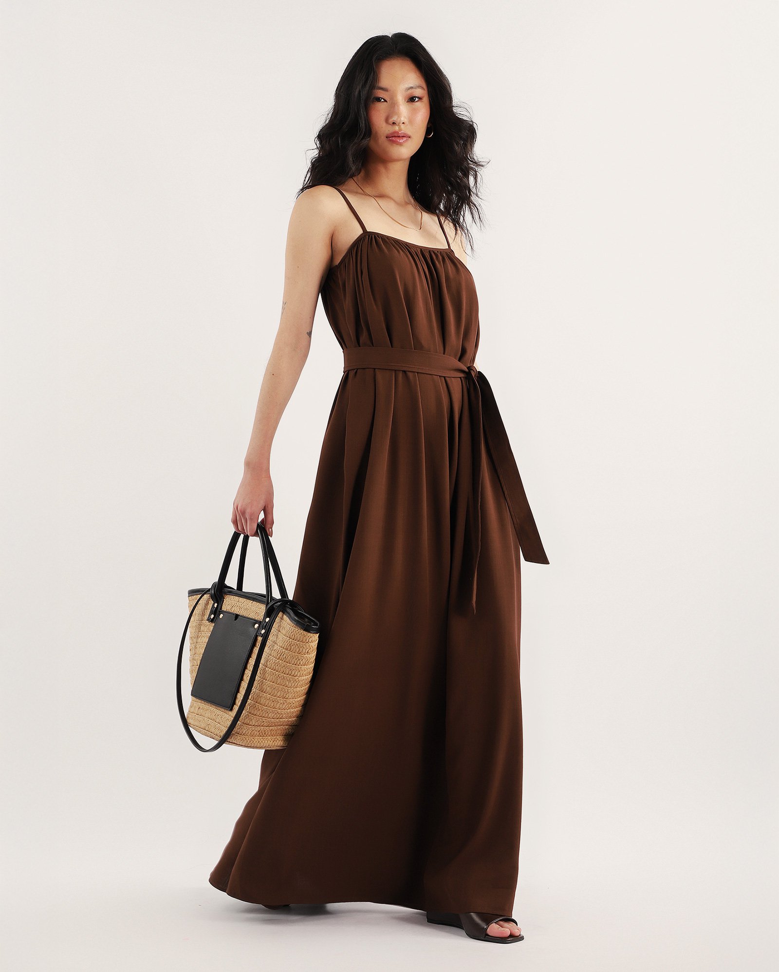 Vestido longo evasê com faixa - Marrom