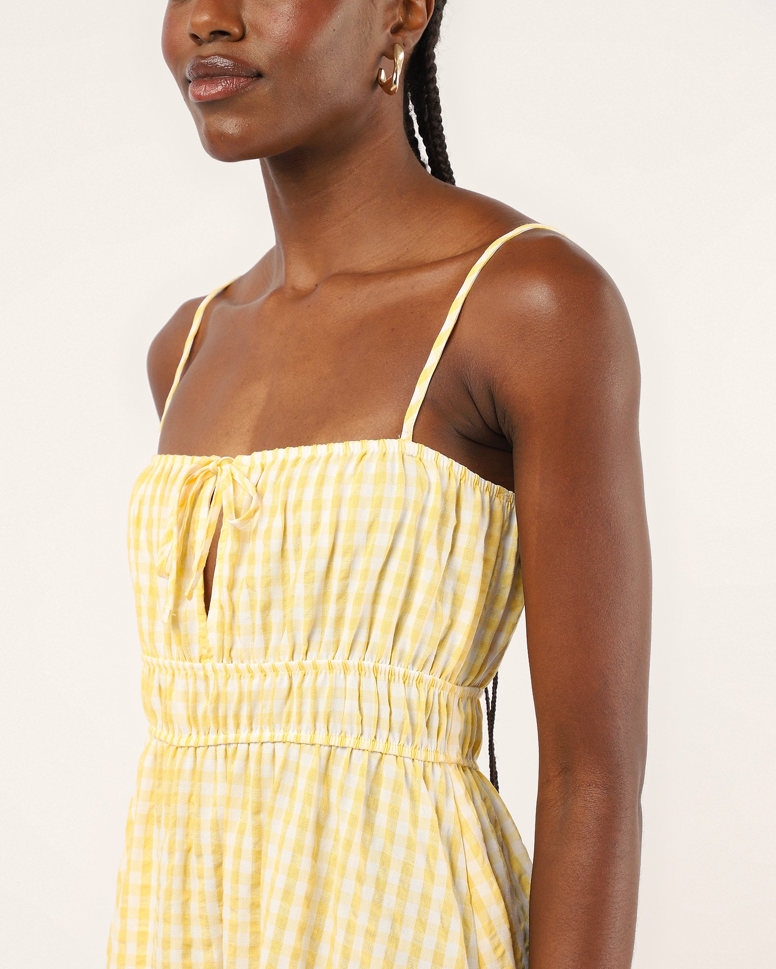 Vestido midi evasê xadrez com franzido - amarelo