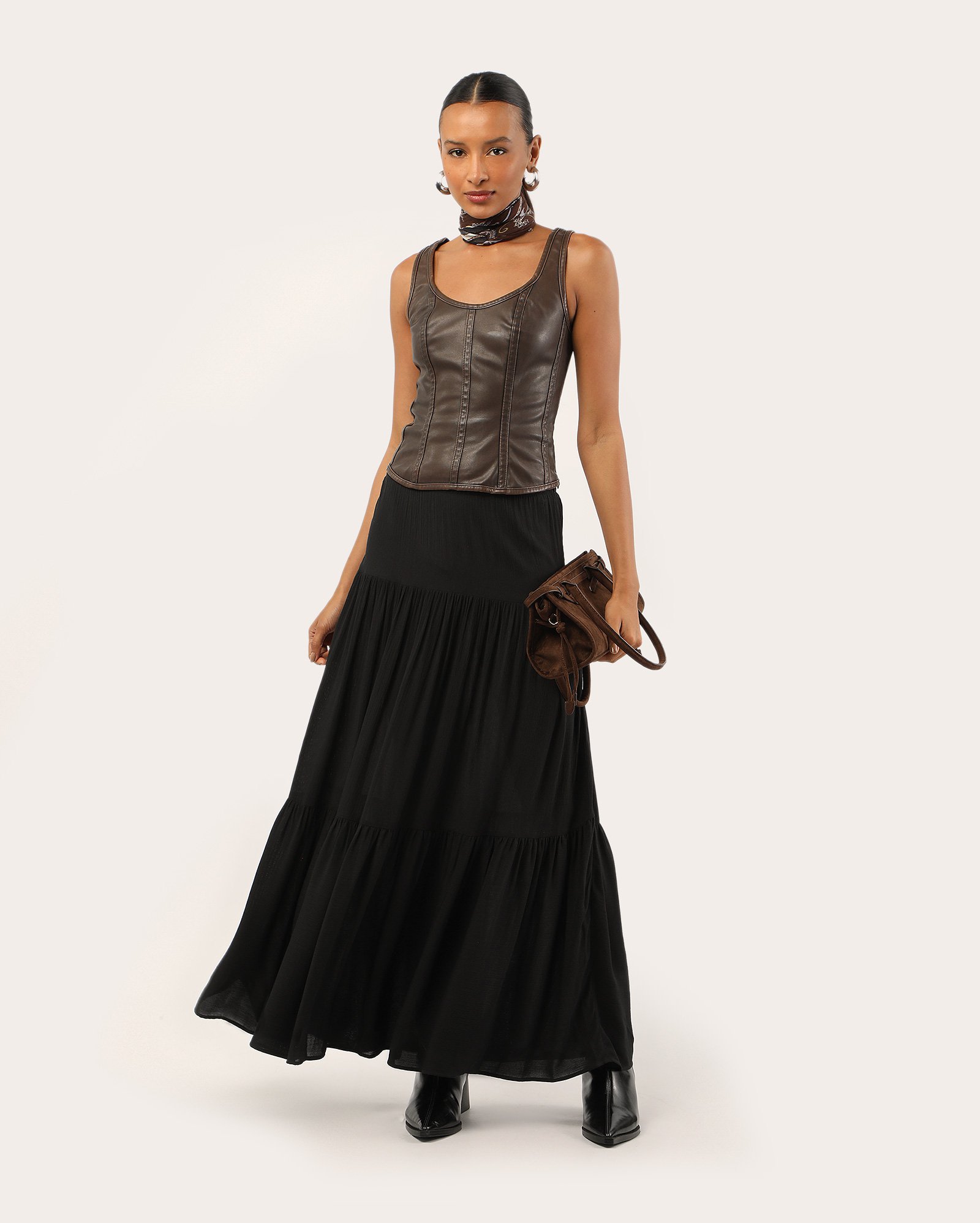 Saia longa evasê marias em viscose - Preto