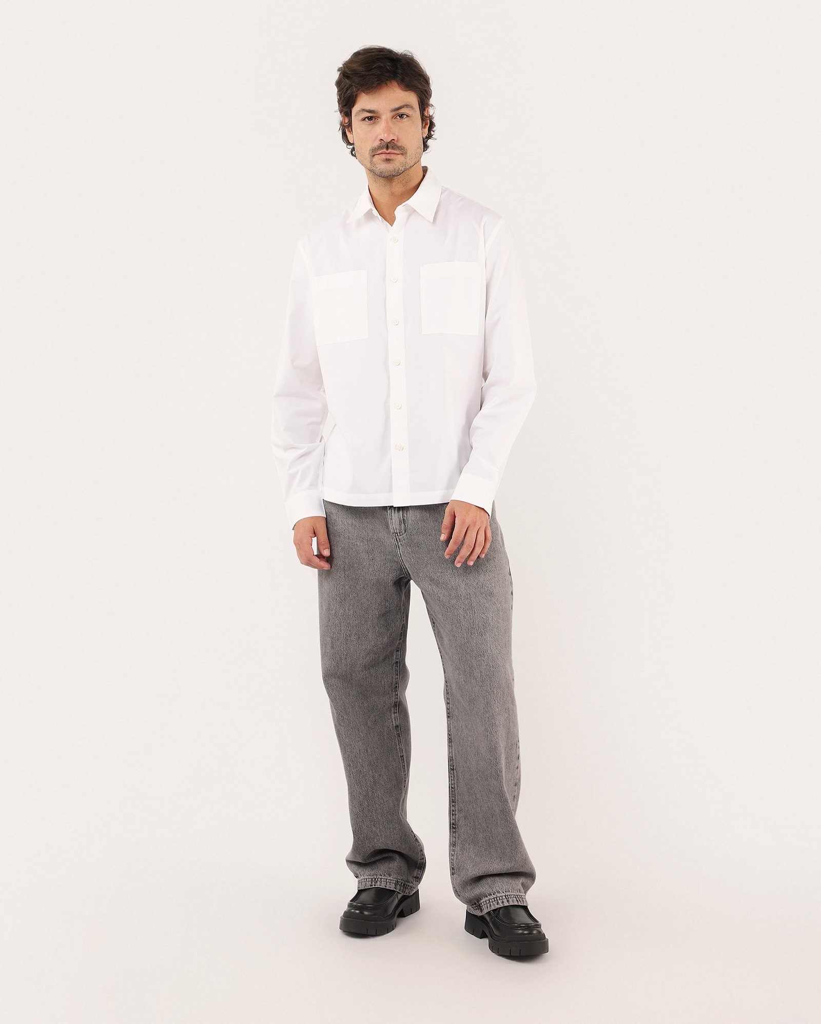 Camisa masculina com bolsos - branca