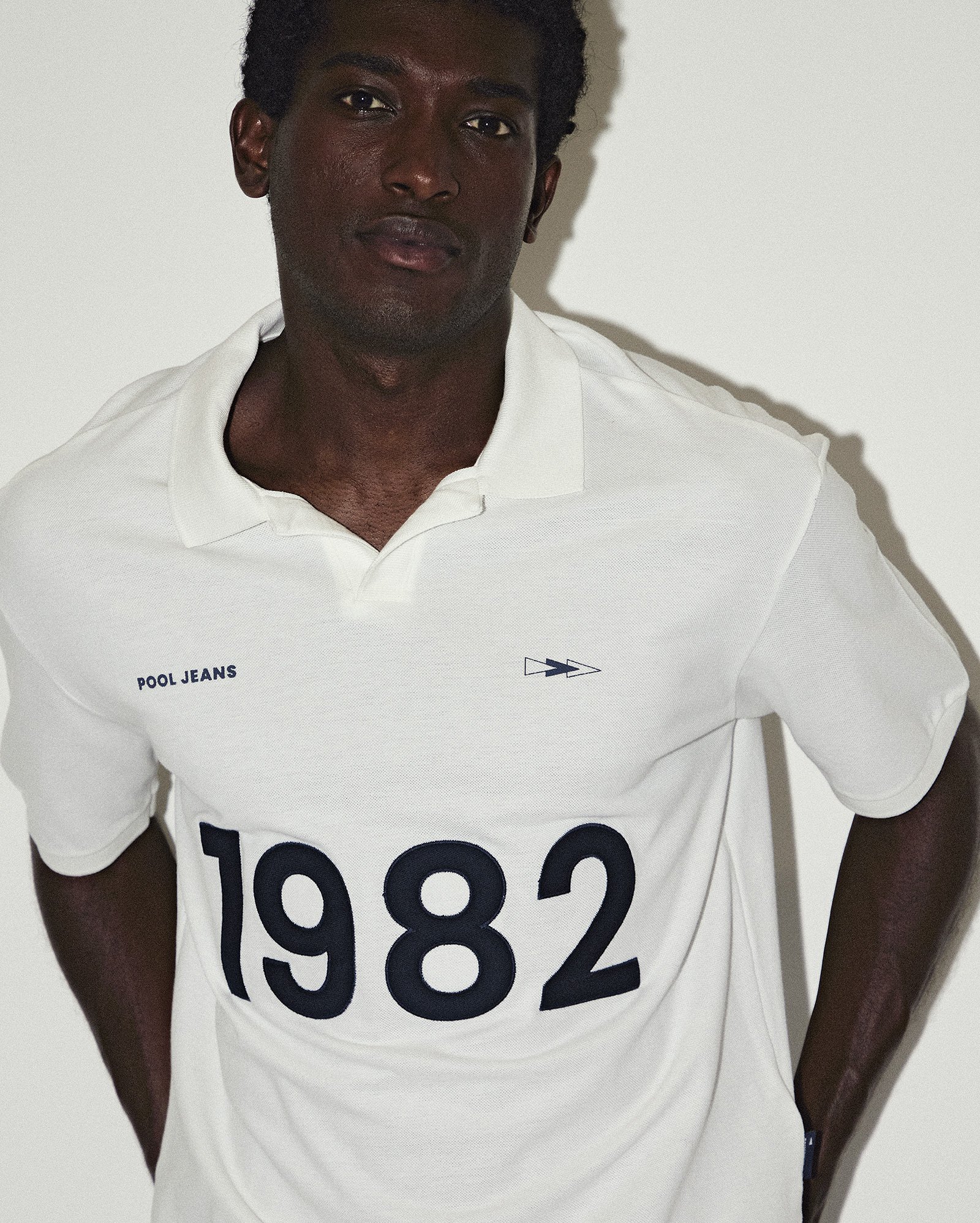 Polo masculina boxy piquet bordada - branca — foto 4