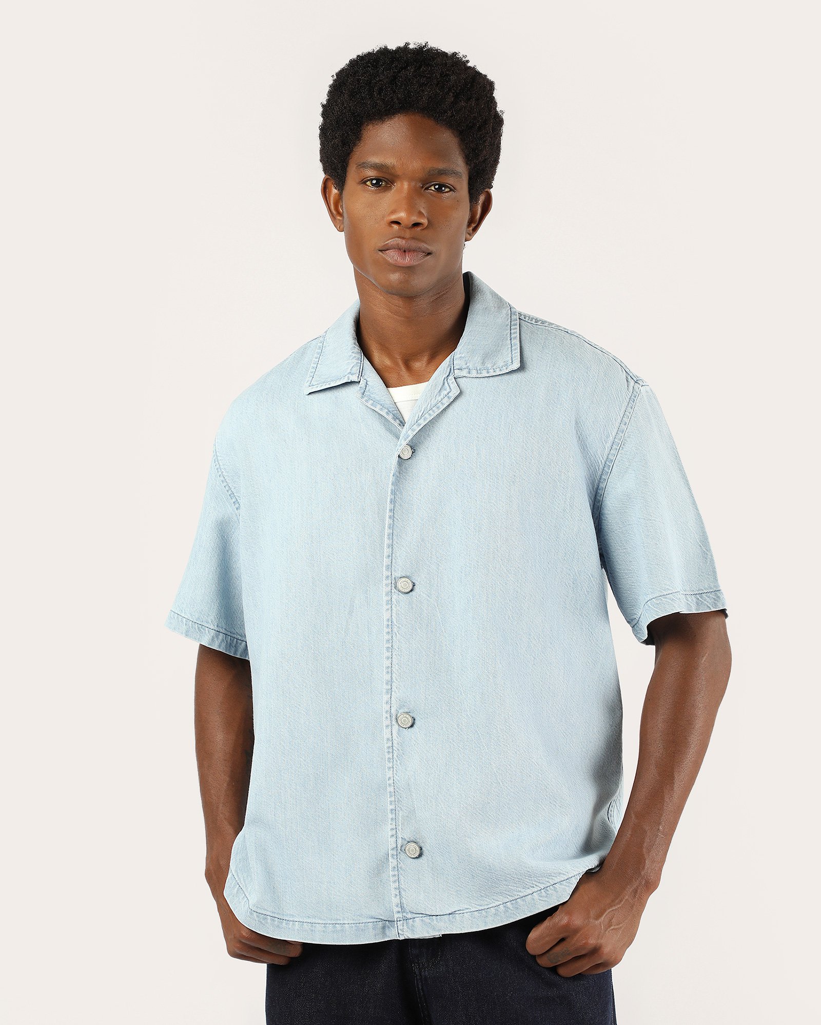 Camisa jeans masculina boxy com liocel - denim claro | Pool Jeans