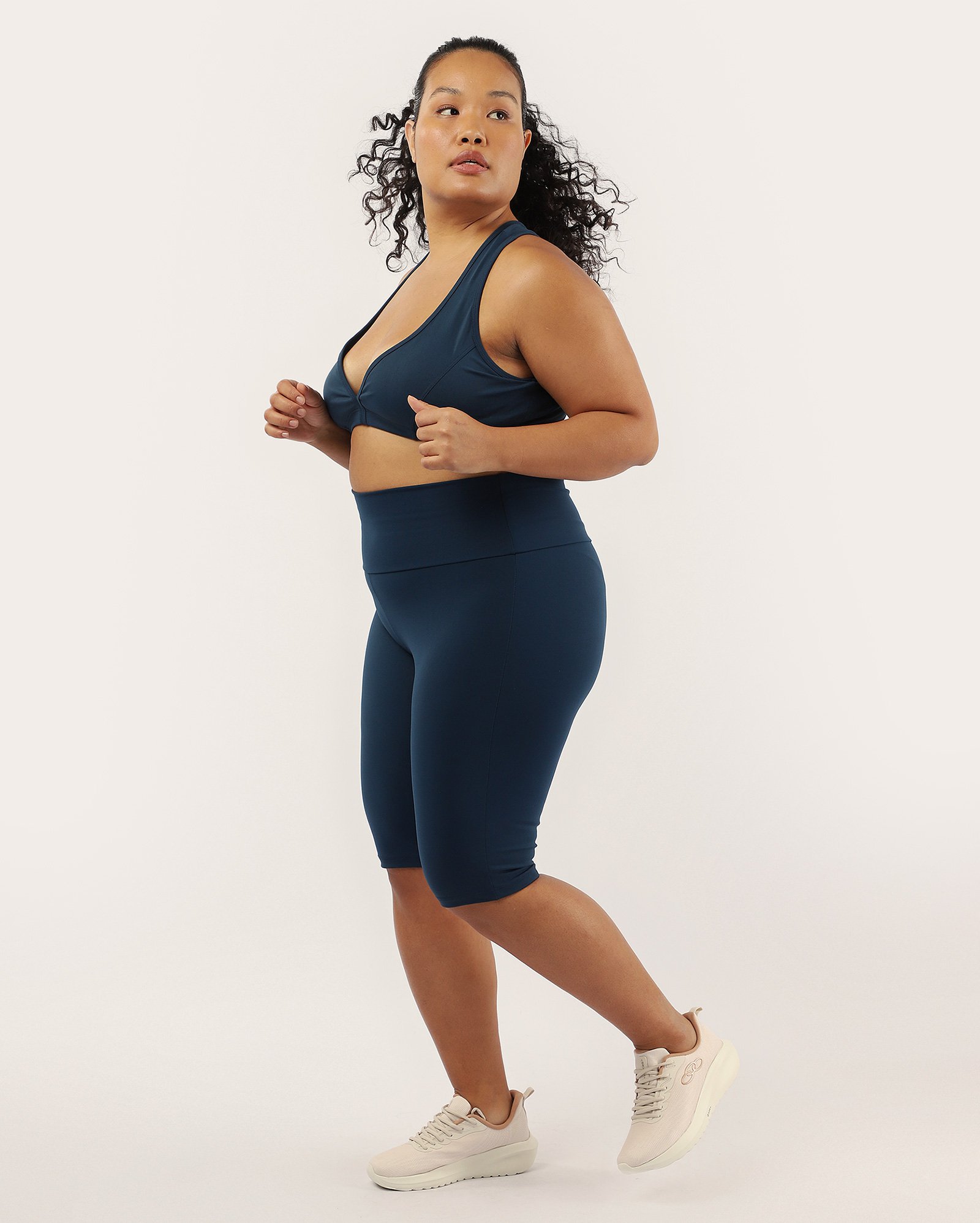 Bermuda esportiva feminina plus size com cós alto - Azul Escuro | Costa Rica